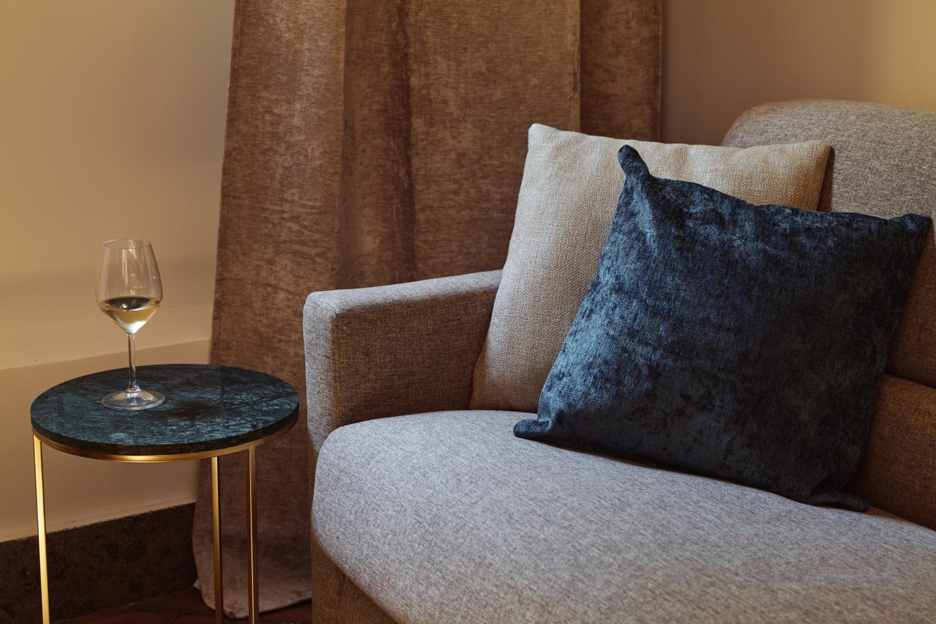 Domus Duca Claudius I Classy Vatican Apartment With Private Garden