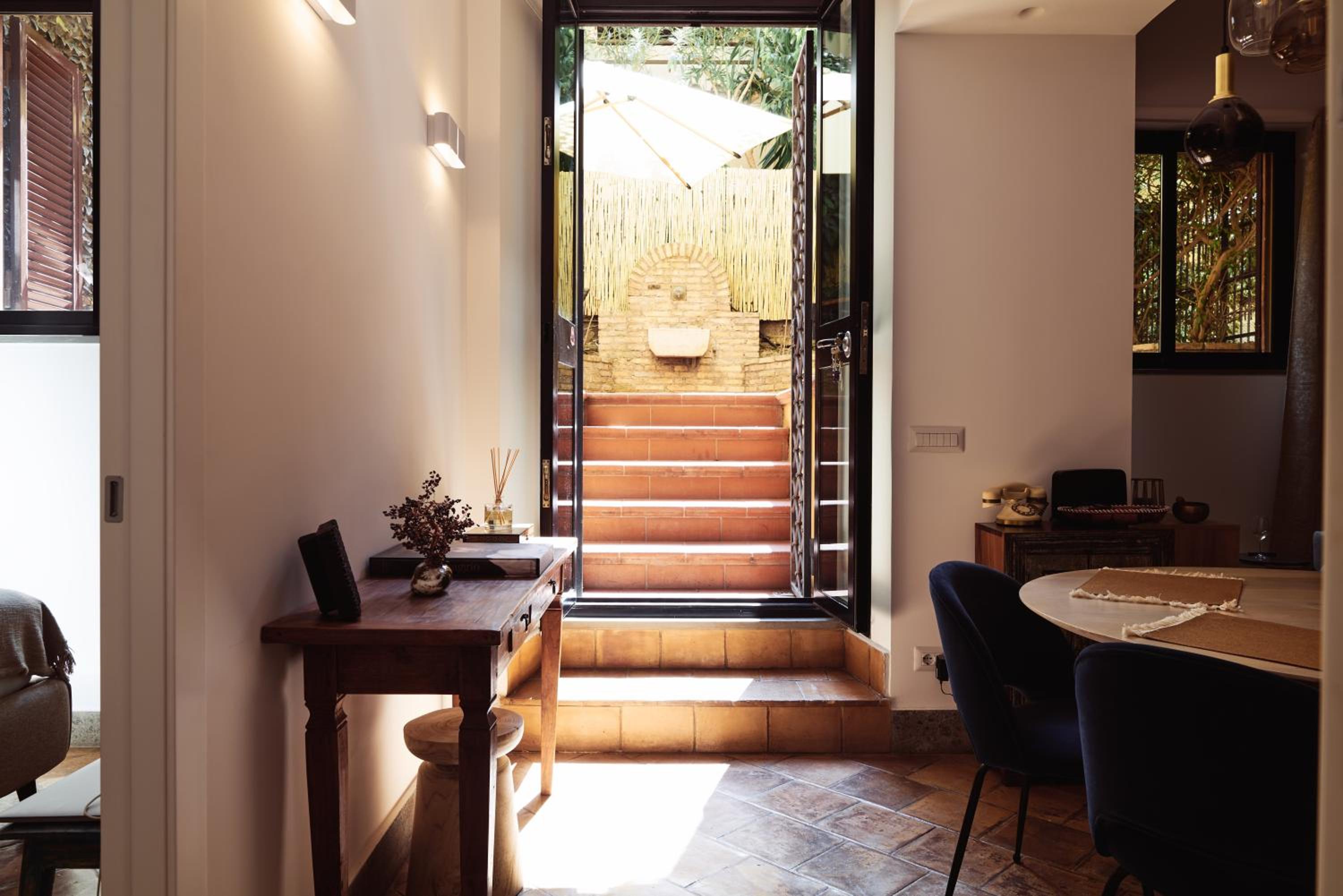 Domus Duca Claudius I Classy Vatican Apartment With Private Garden