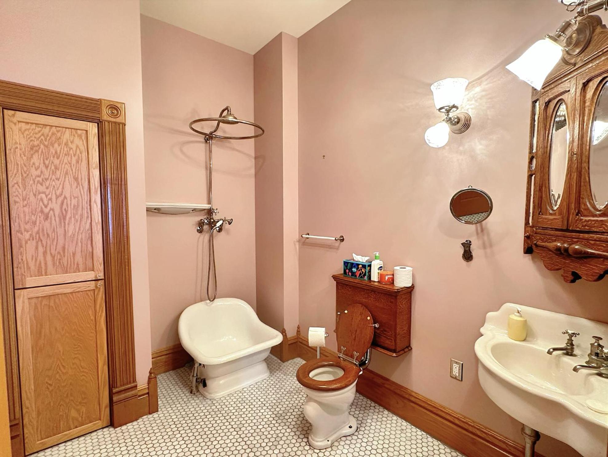 Luxury Bayfront Oasis with Private Beach Access, Near Tulalip Casino and Outlets!, photo 4