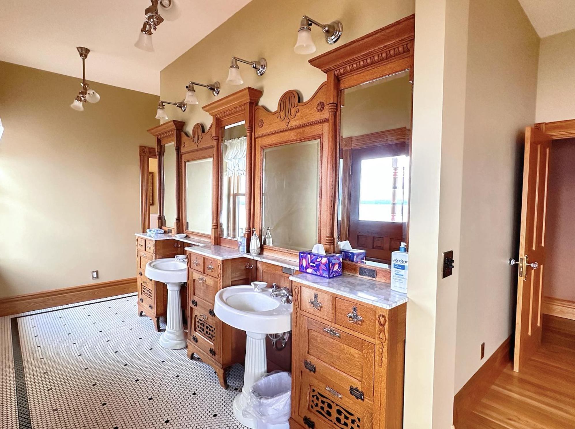 Luxury Bayfront Oasis with Private Beach Access, Near Tulalip Casino and Outlets!, photo 5