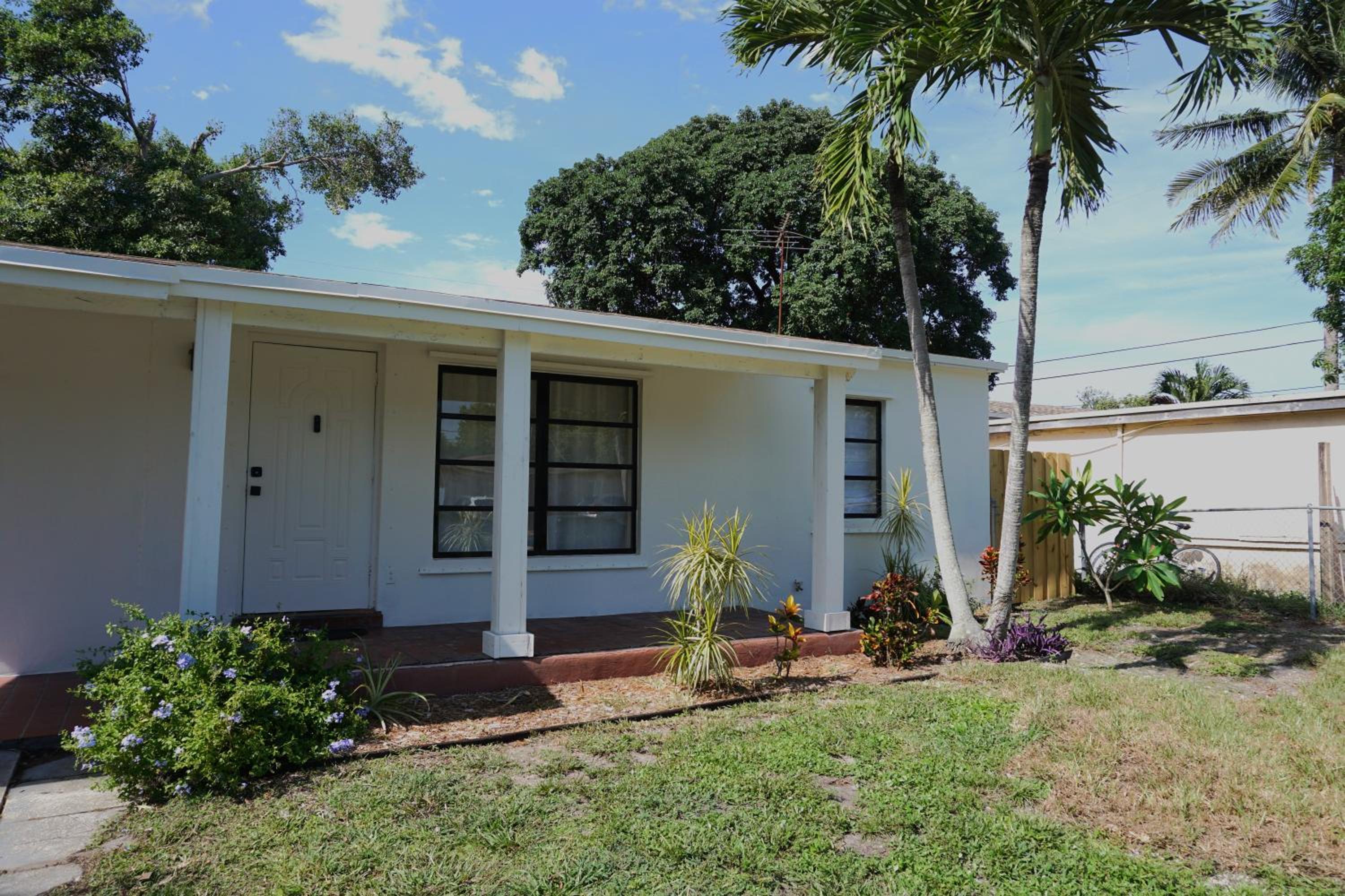 Modern Oasis, King Bed Pet Friendly 10m to Beach