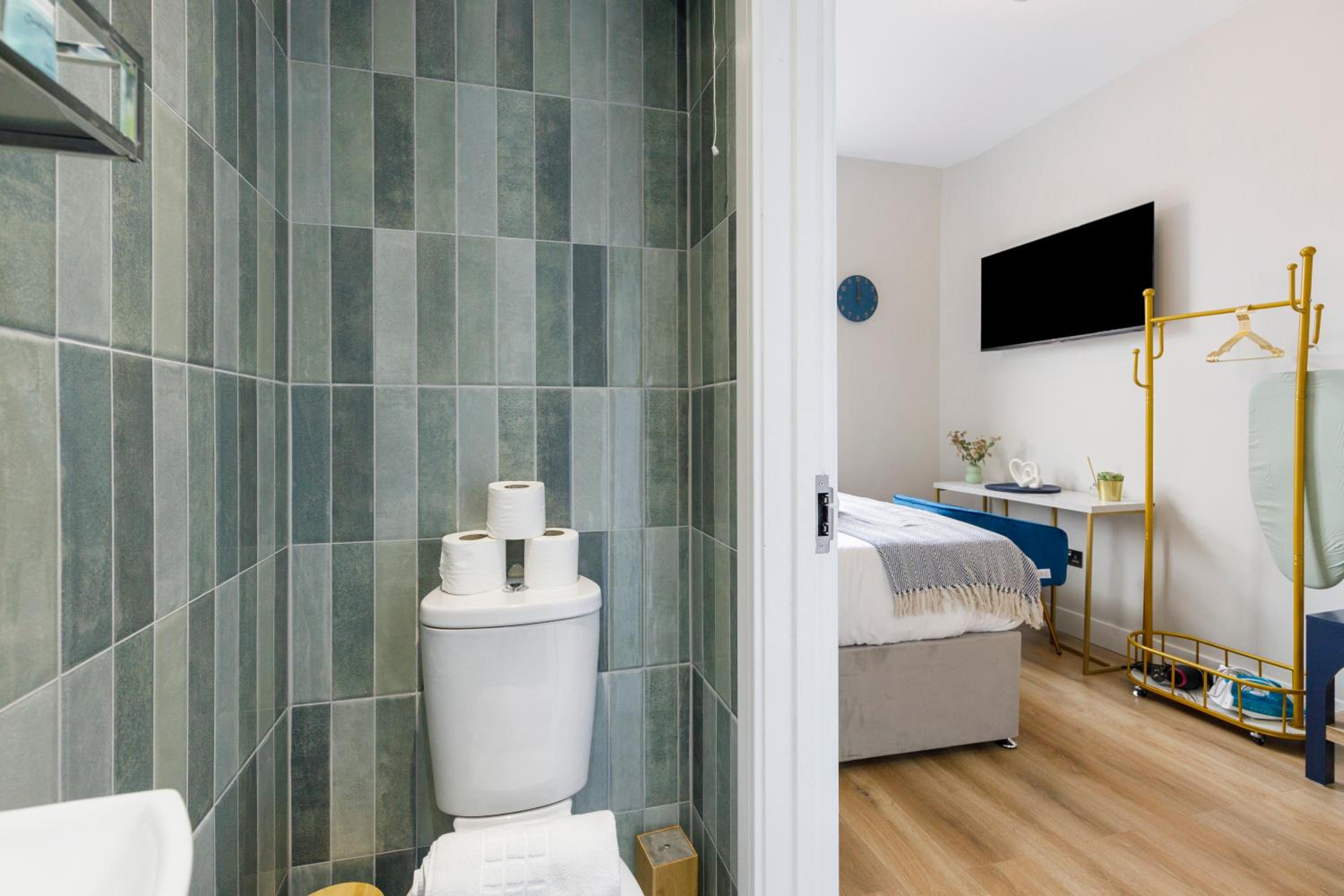Cityscape Oasis Chic Studio for Urban Dwellers