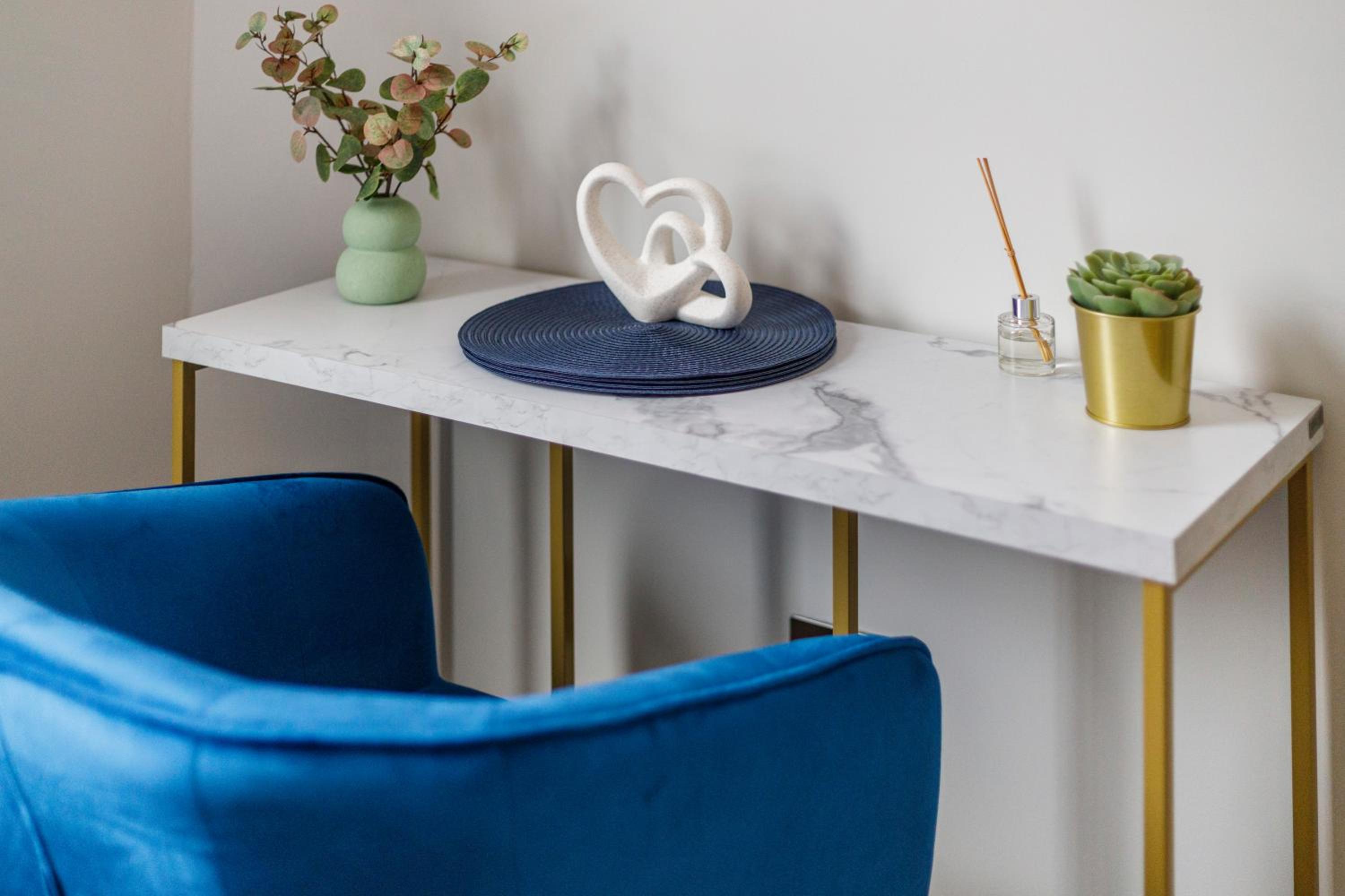 Cityscape Oasis Chic Studio for Urban Dwellers
