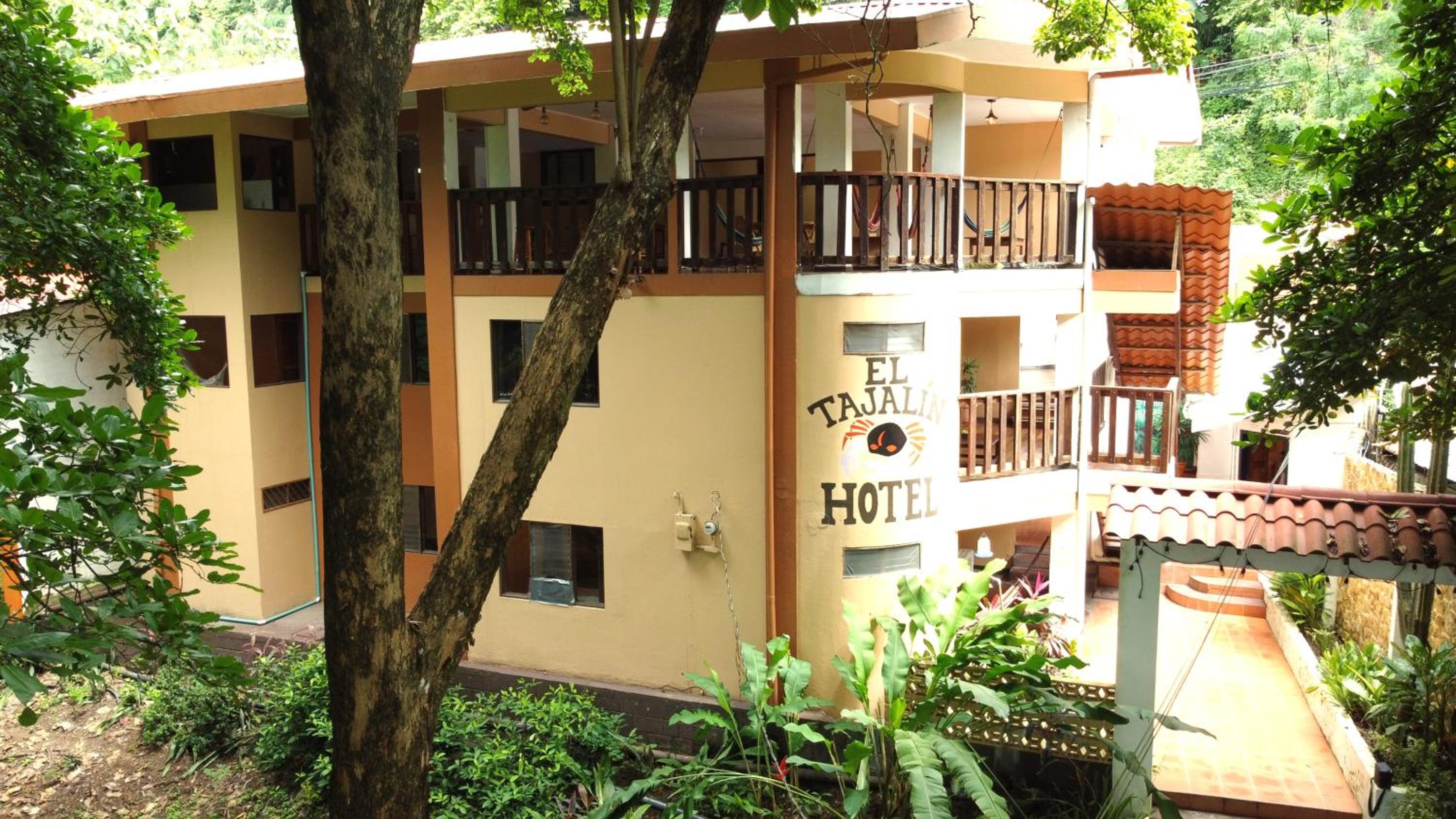 Tajalin Hostel - Montezuma Beach, Central location!
