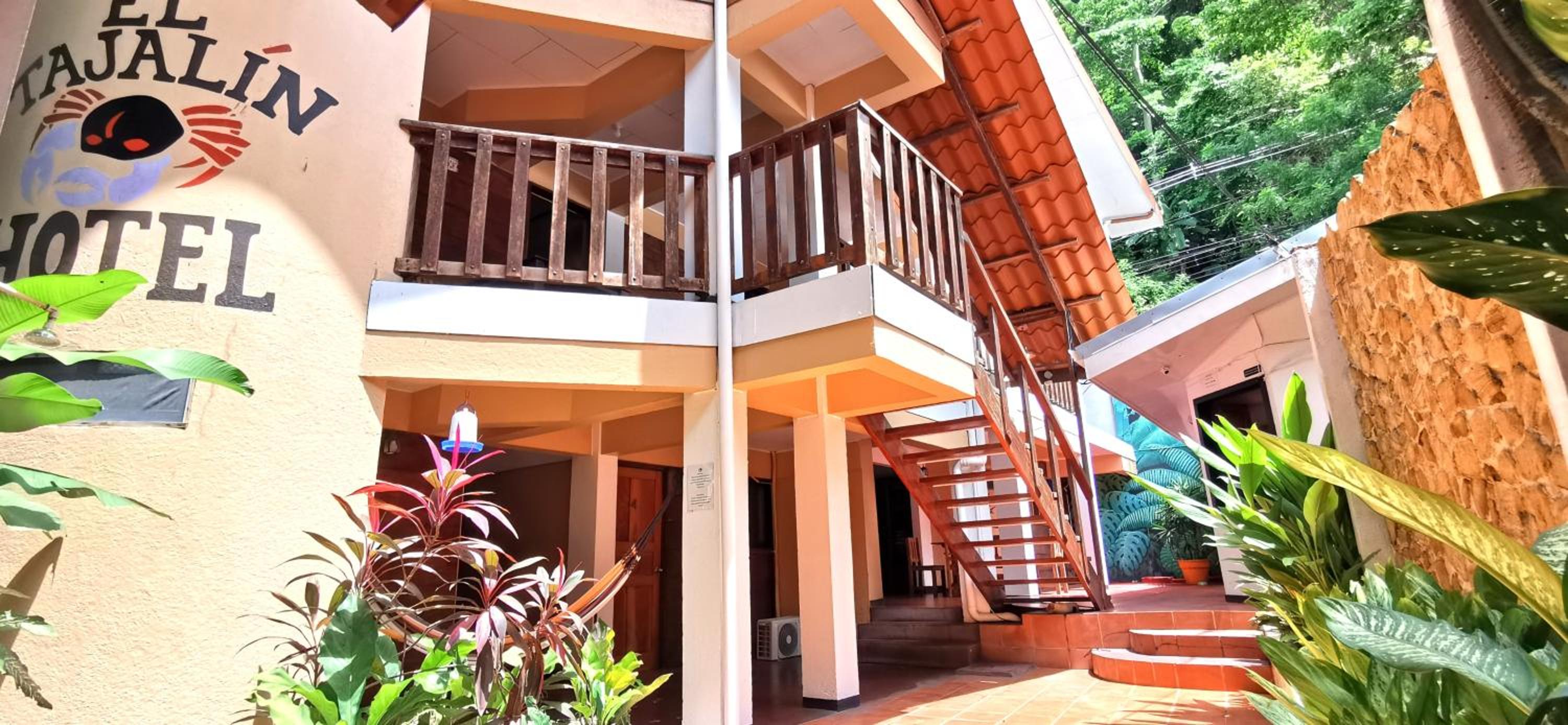 Tajalin Hostel - Montezuma Beach, Central location!
