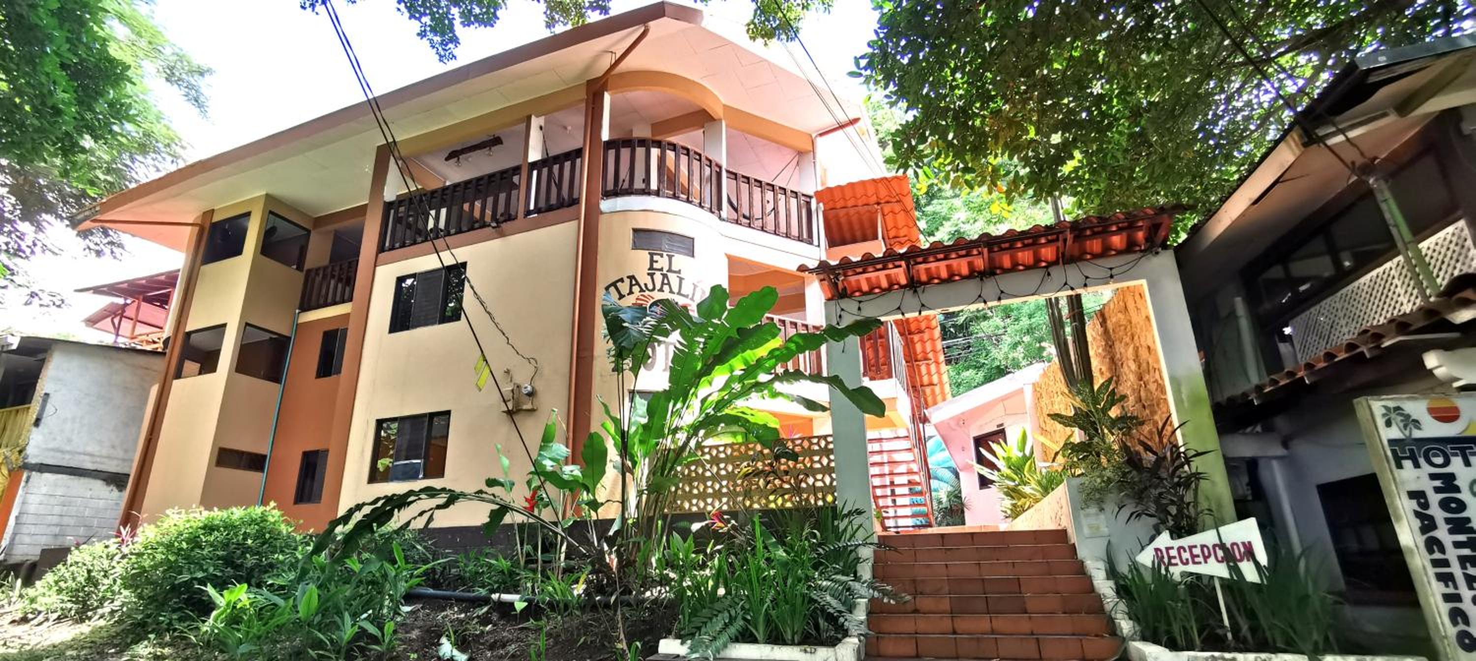 Tajalin Hostel - Montezuma Beach, Central location!