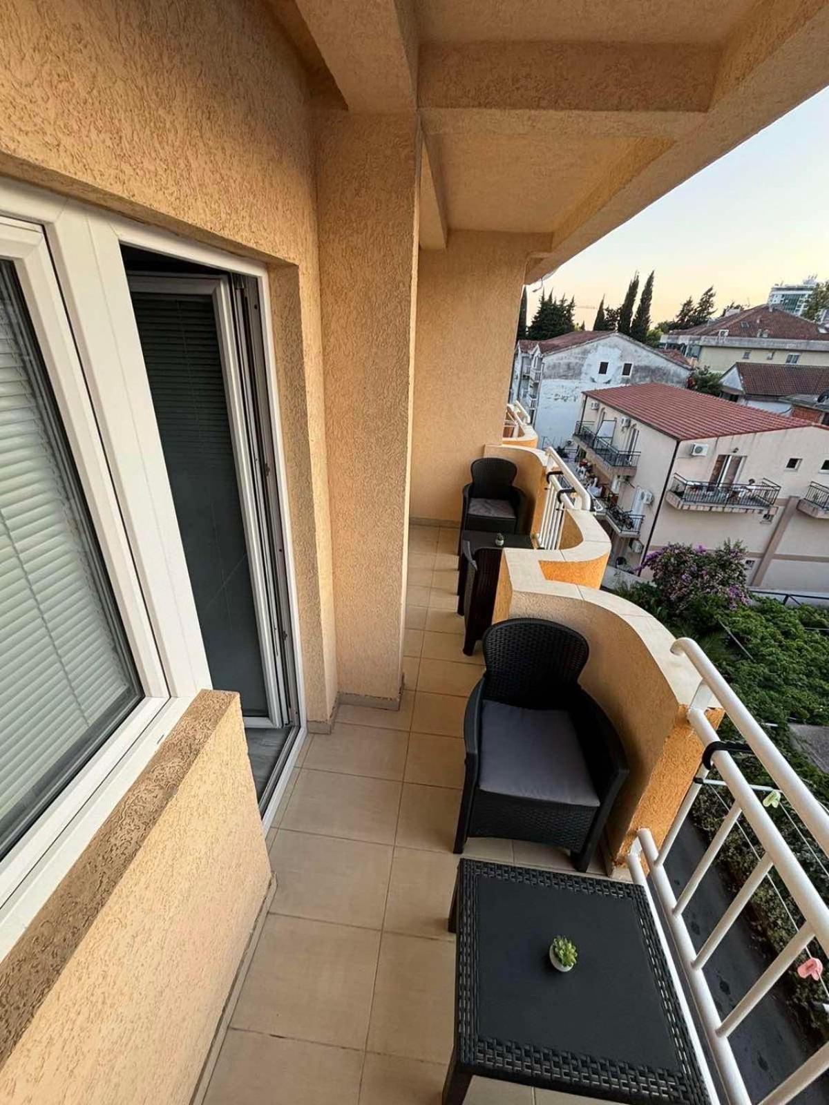 Apartment Saint Tropez Budva, Privatna garaža view 4