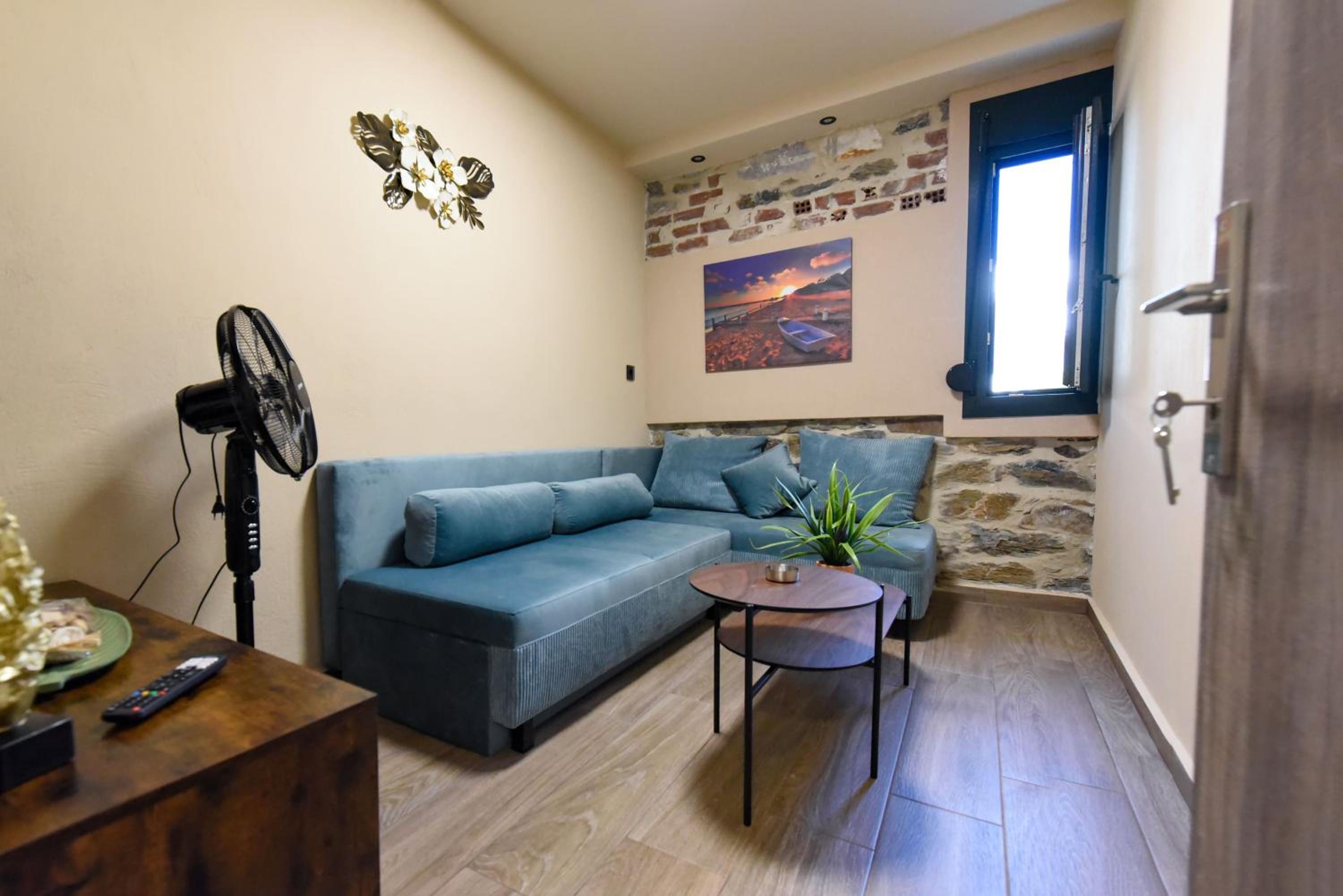 Petra Apartments Karvali