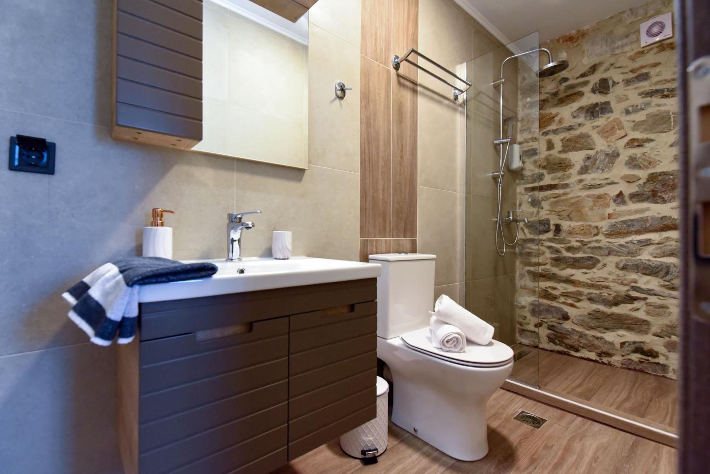 Petra Apartments Karvali