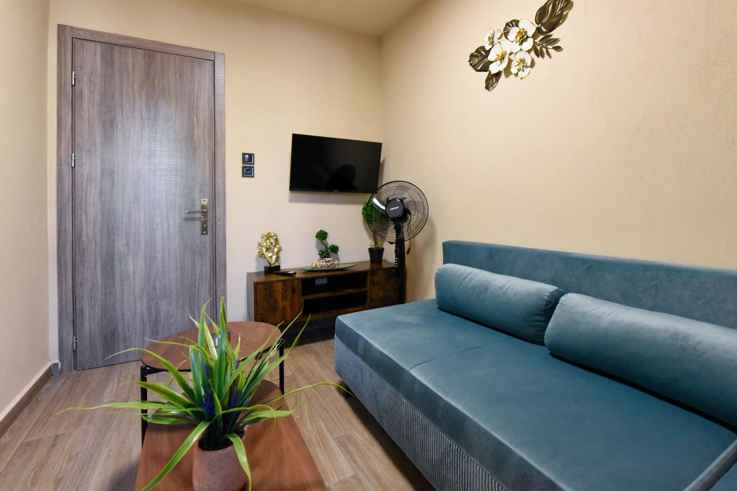 Petra Apartments Karvali
