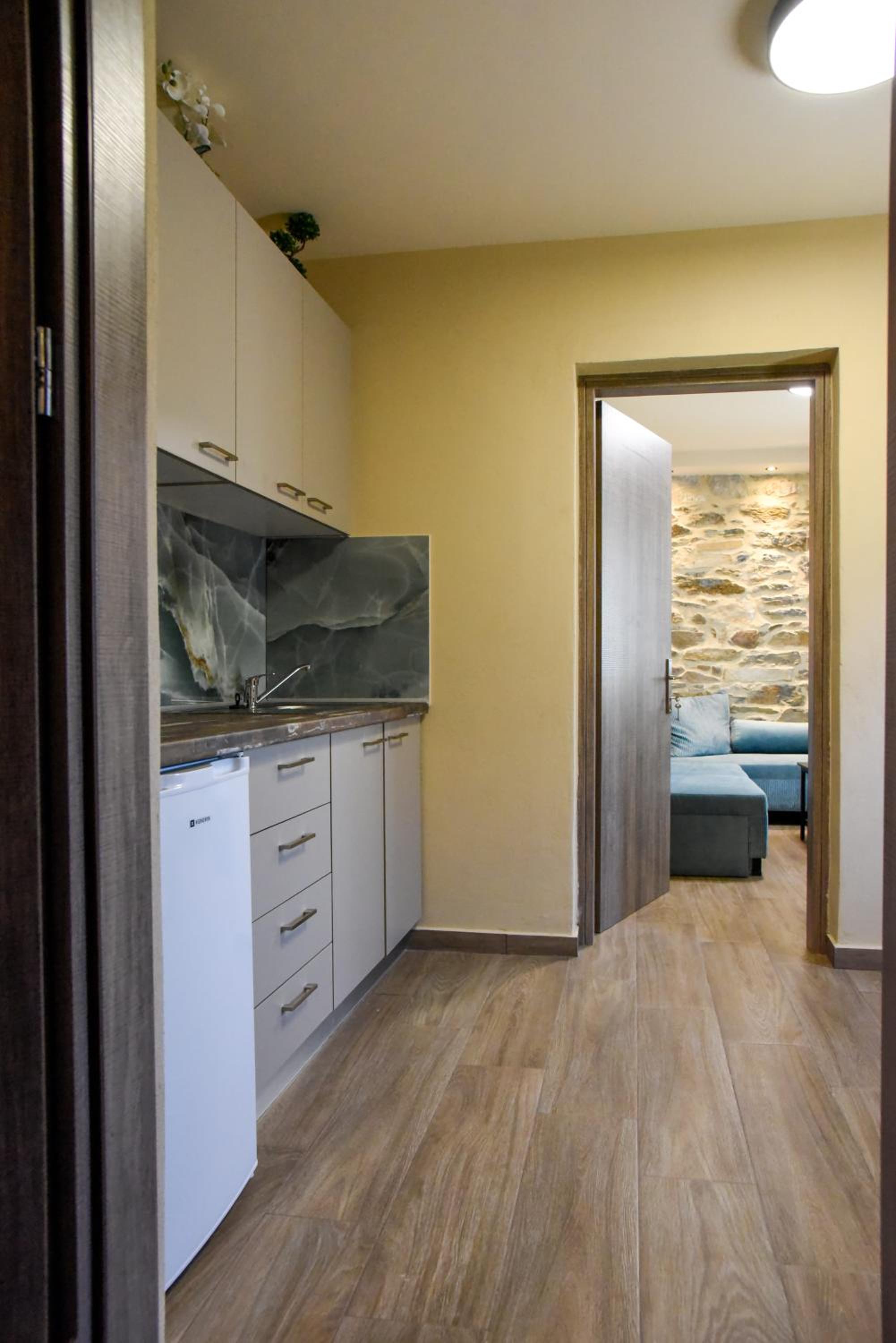 Petra Apartments Karvali