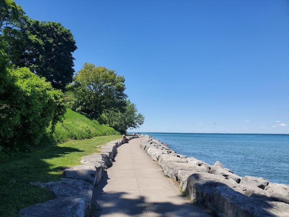 Hummingbird Haven Bed & Breakfast Luxury Suite With Terrace & Seasonal Lake Views Located in Historic Old Town Niagara-On-The-Lake