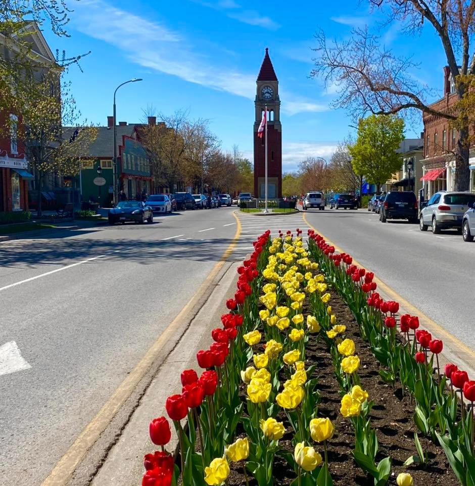 Hummingbird Haven Bed & Breakfast Luxury Suite With Terrace & Seasonal Lake Views Located in Historic Old Town Niagara-On-The-Lake