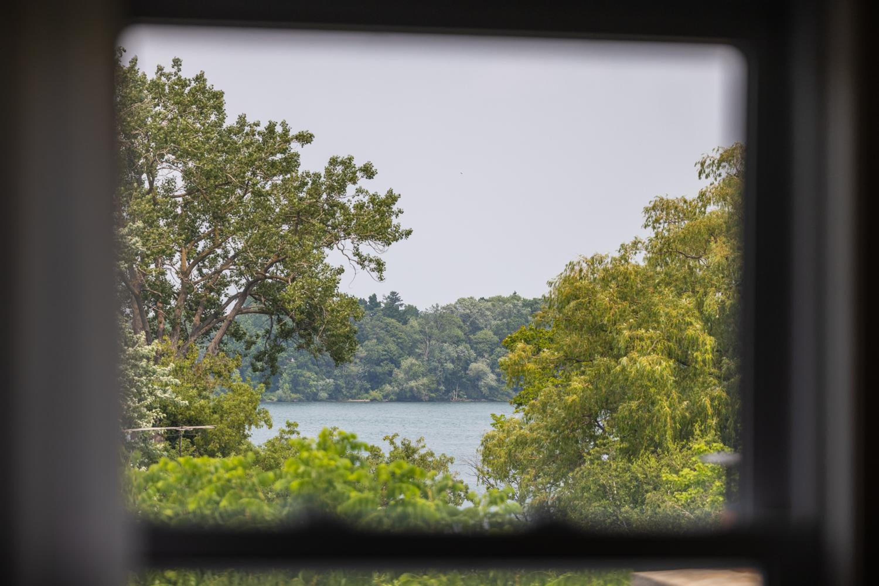 Hummingbird Haven Bed & Breakfast Luxury Suite With Terrace & Seasonal Lake Views Located in Historic Old Town Niagara-On-The-Lake