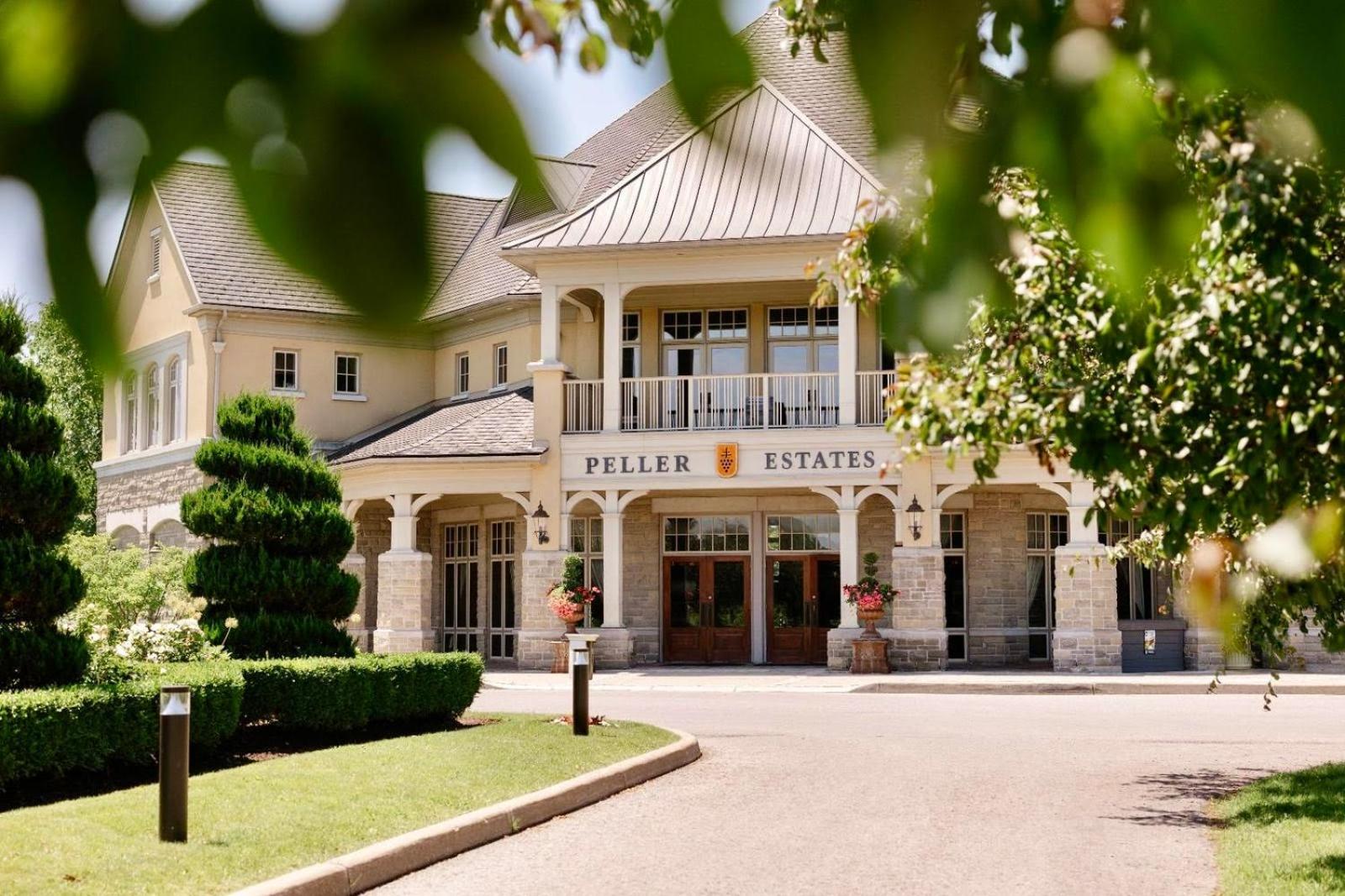 Hummingbird Haven Bed & Breakfast Luxury Suite With Terrace & Seasonal Lake Views Located in Historic Old Town Niagara-On-The-Lake