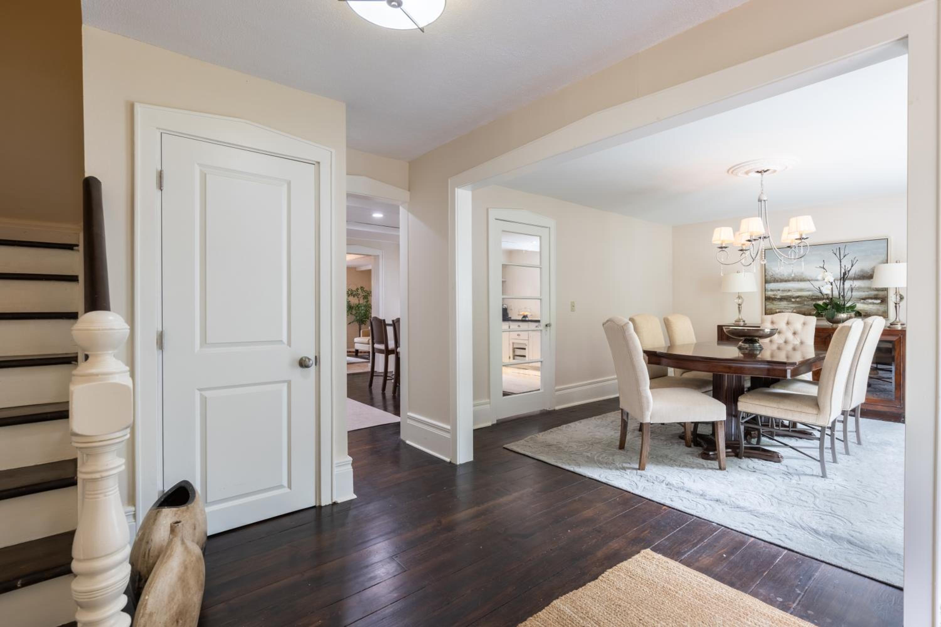 Hummingbird Haven Bed & Breakfast Luxury Suite With Terrace & Seasonal Lake Views Located in Historic Old Town Niagara-On-The-Lake