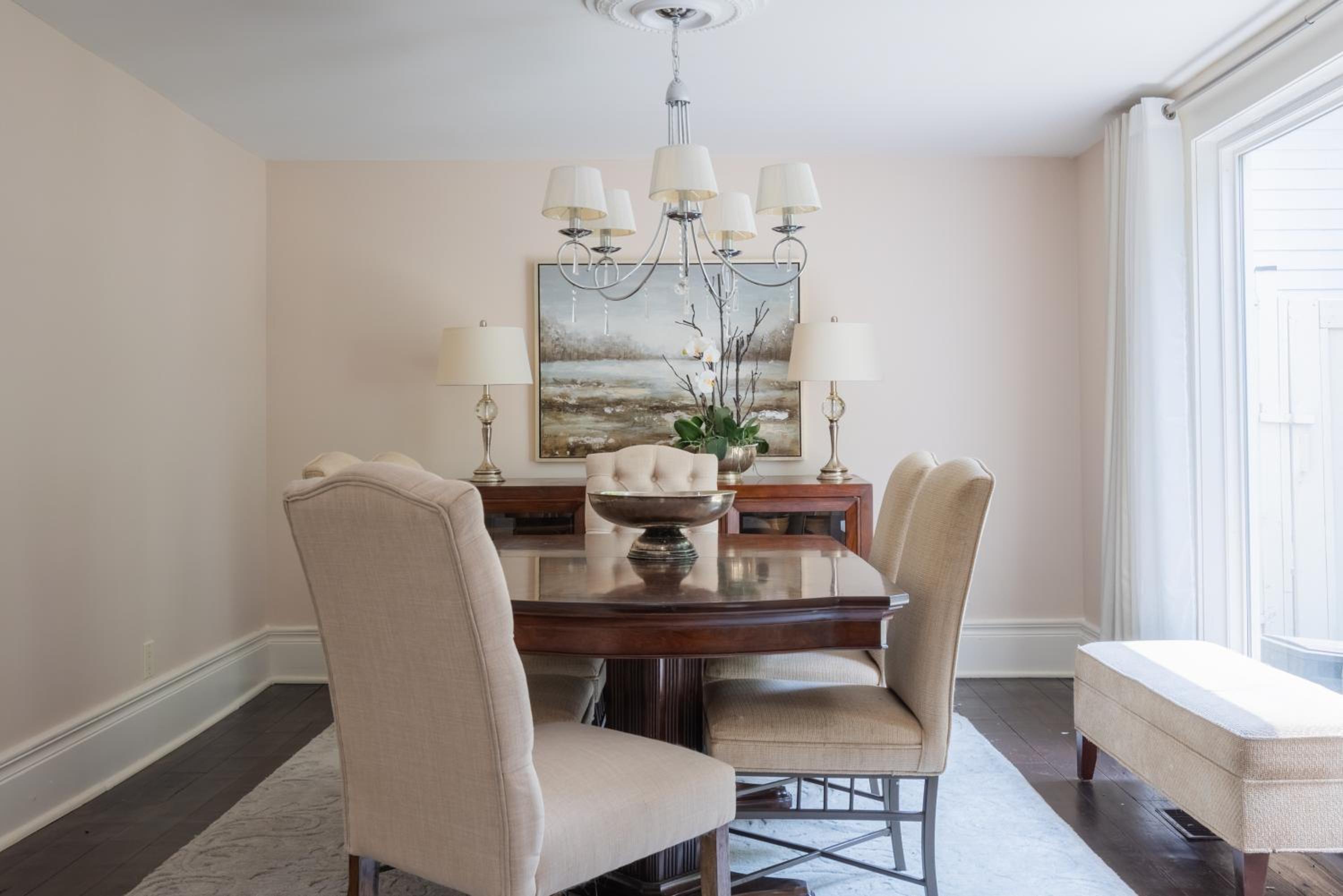 Hummingbird Haven Bed & Breakfast Luxury Suite With Terrace & Seasonal Lake Views Located in Historic Old Town Niagara-On-The-Lake