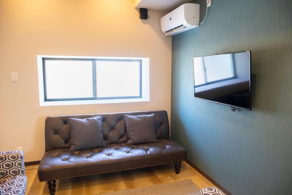 5 mins walk from Tengachaya stay Close to Namba