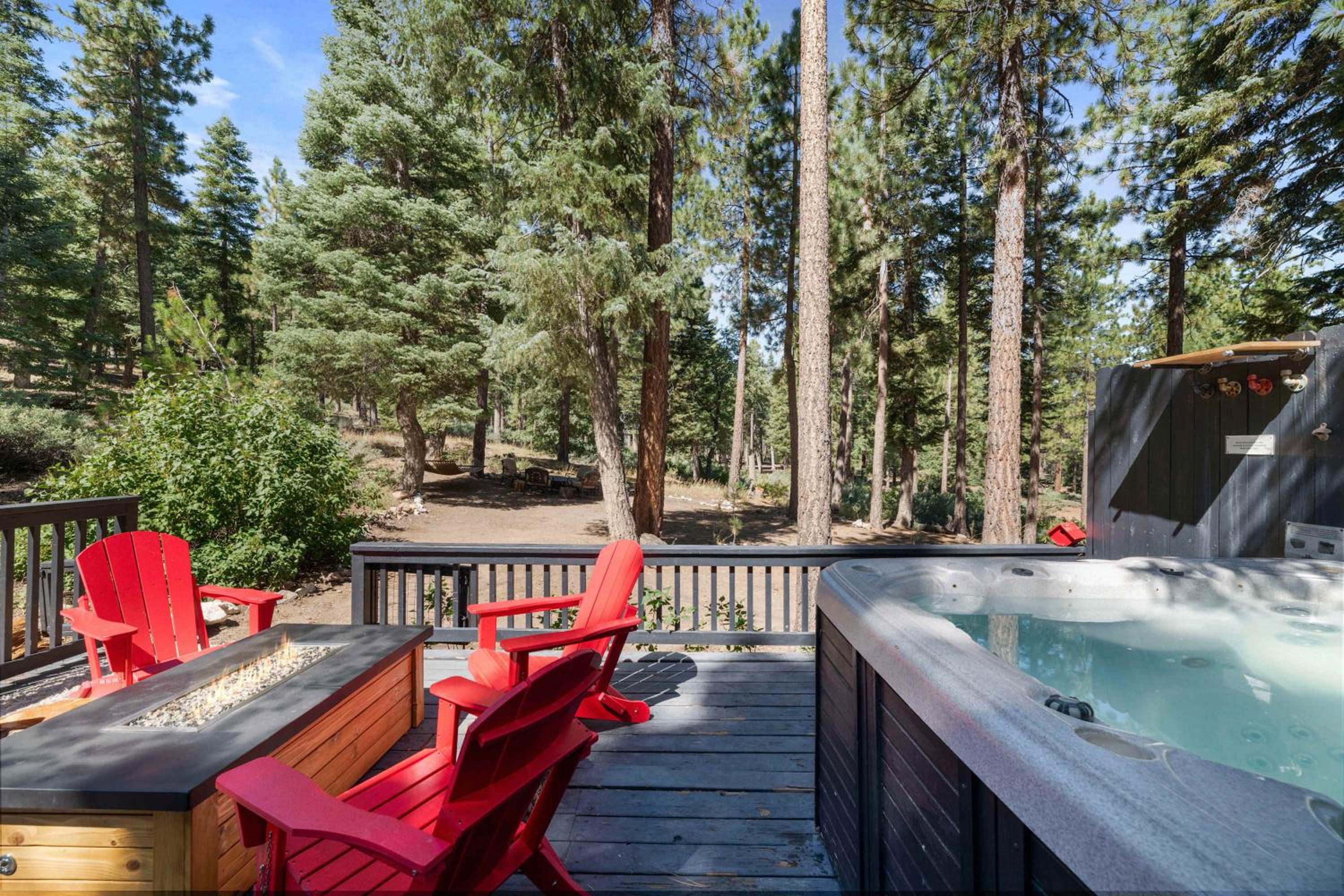 Navigate Stays Holiday Home Cozy Mountain Retreat with Hot Tub Walk to Bear Mountain Ski Resort