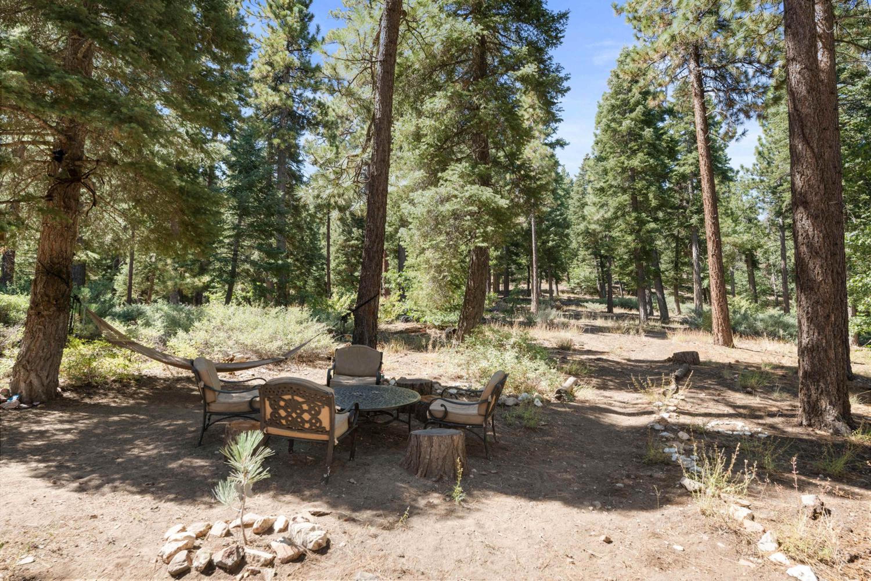Navigate Stays Holiday Home Cozy Mountain Retreat with Hot Tub Walk to Bear Mountain Ski Resort