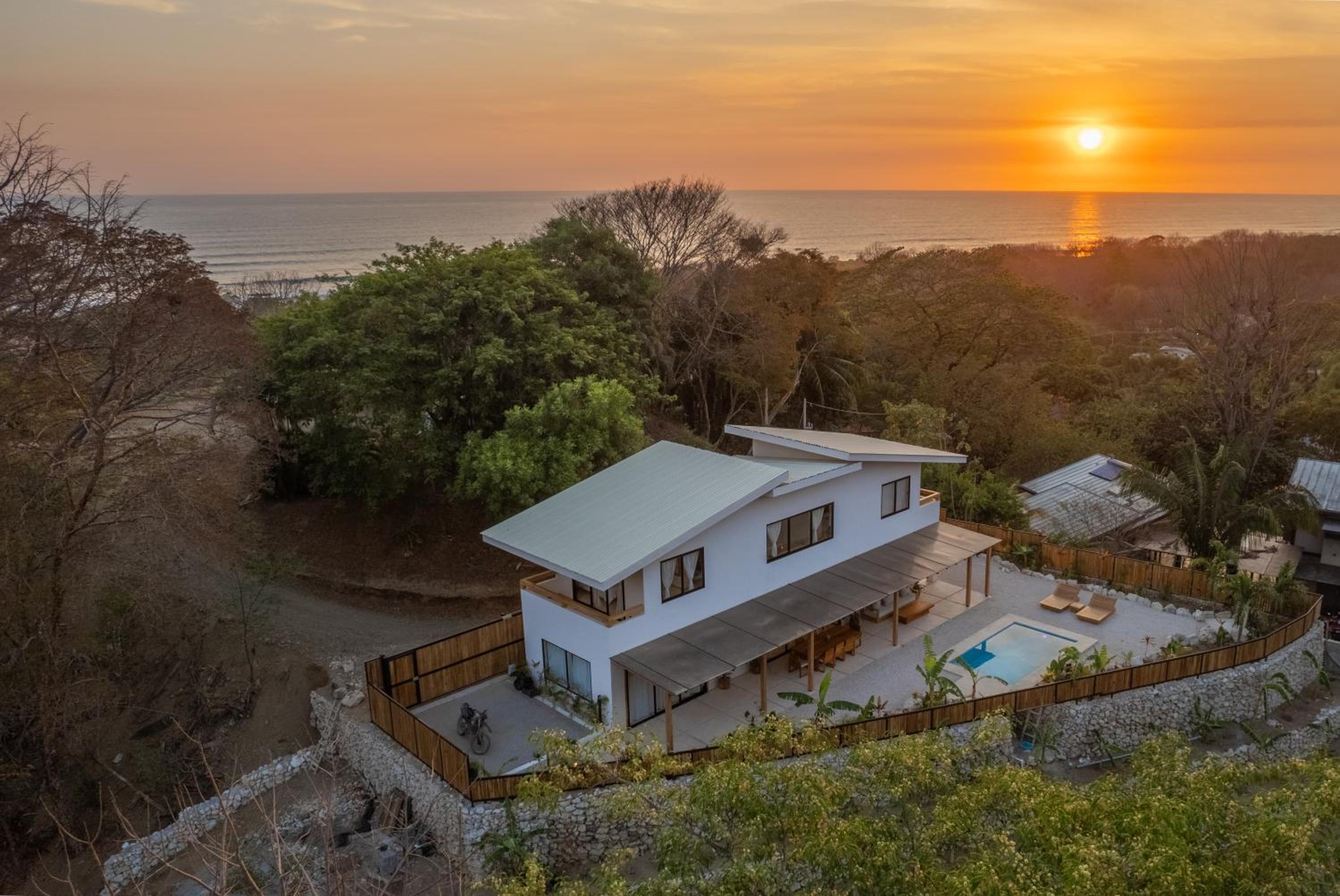 Villa Single Fin in Santa Teresa! Walk to the Beach