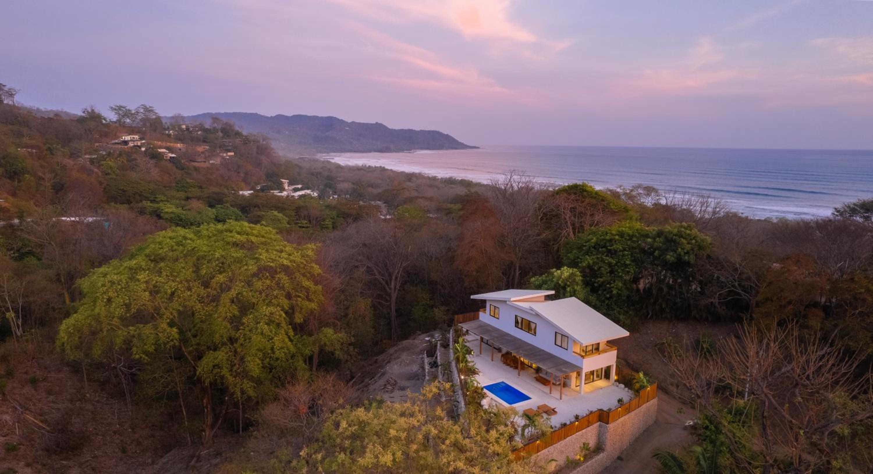 Villa Single Fin in Santa Teresa! Walk to the Beach