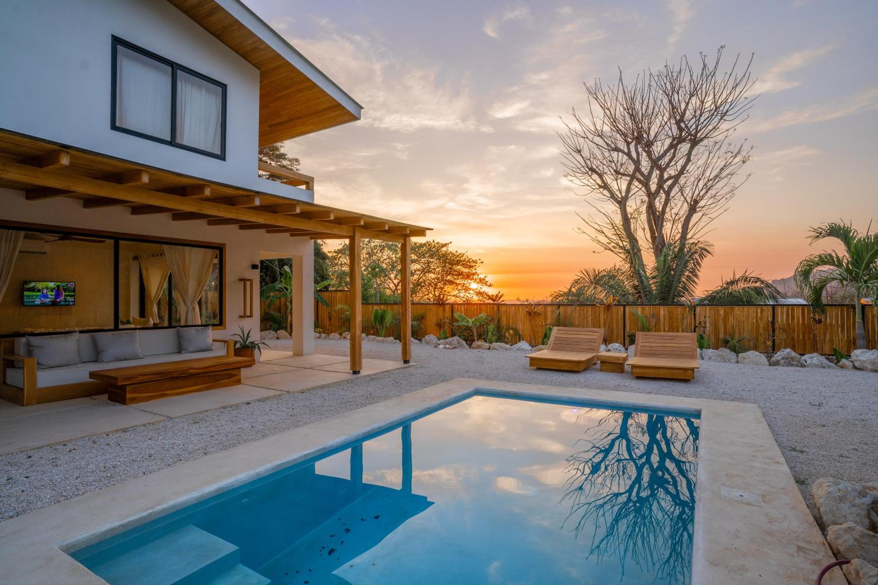 Villa Single Fin in Santa Teresa! Walk to the Beach