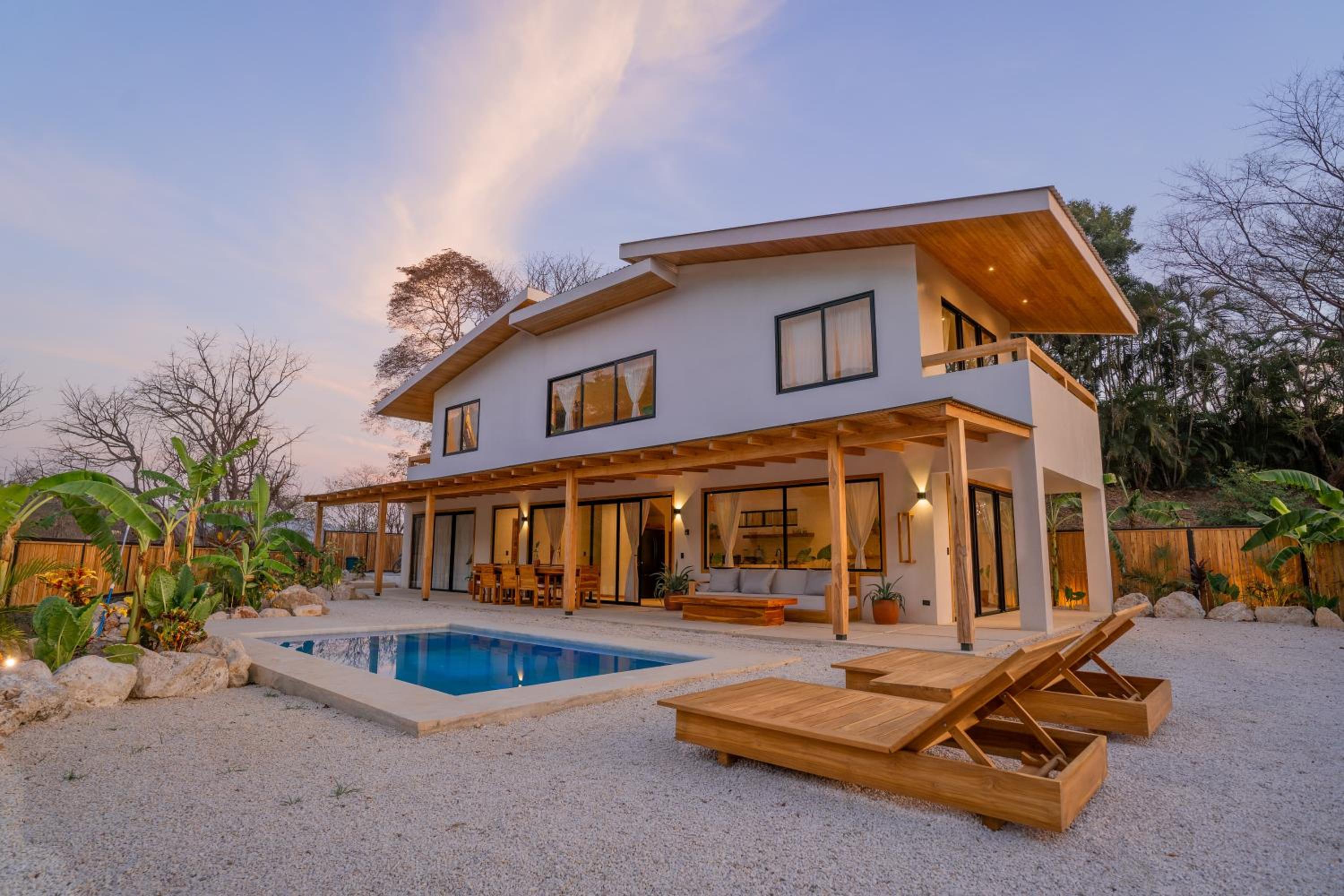 Villa Single Fin in Santa Teresa! Walk to the Beach