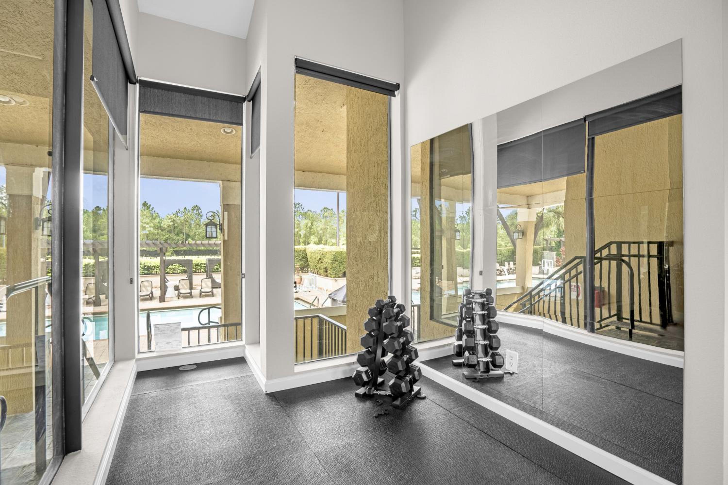 4BR Disney Family Townhouse Resort in Orlando - with Resort Pool, Gym, Games, & Jacuzzi