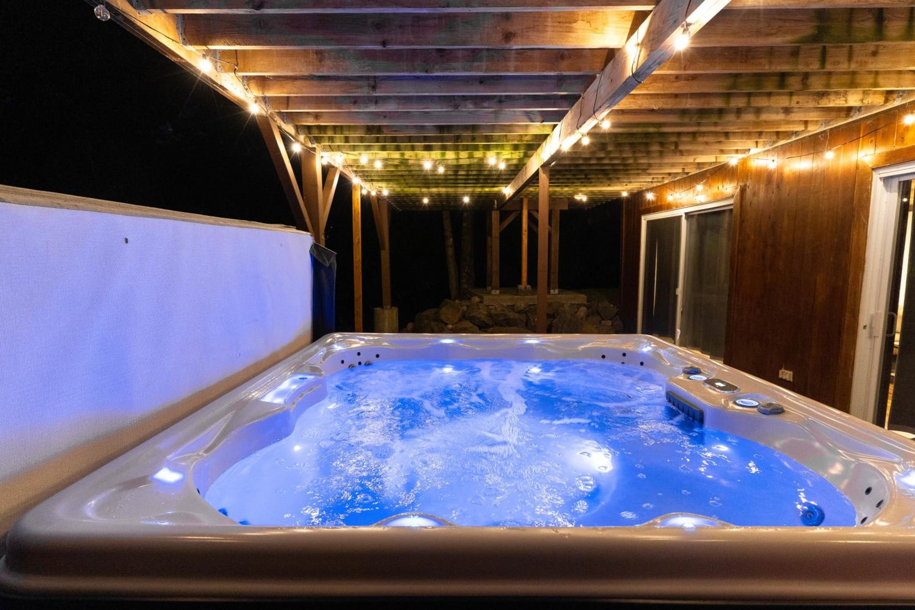 Cozy chalet with Pool and Spa