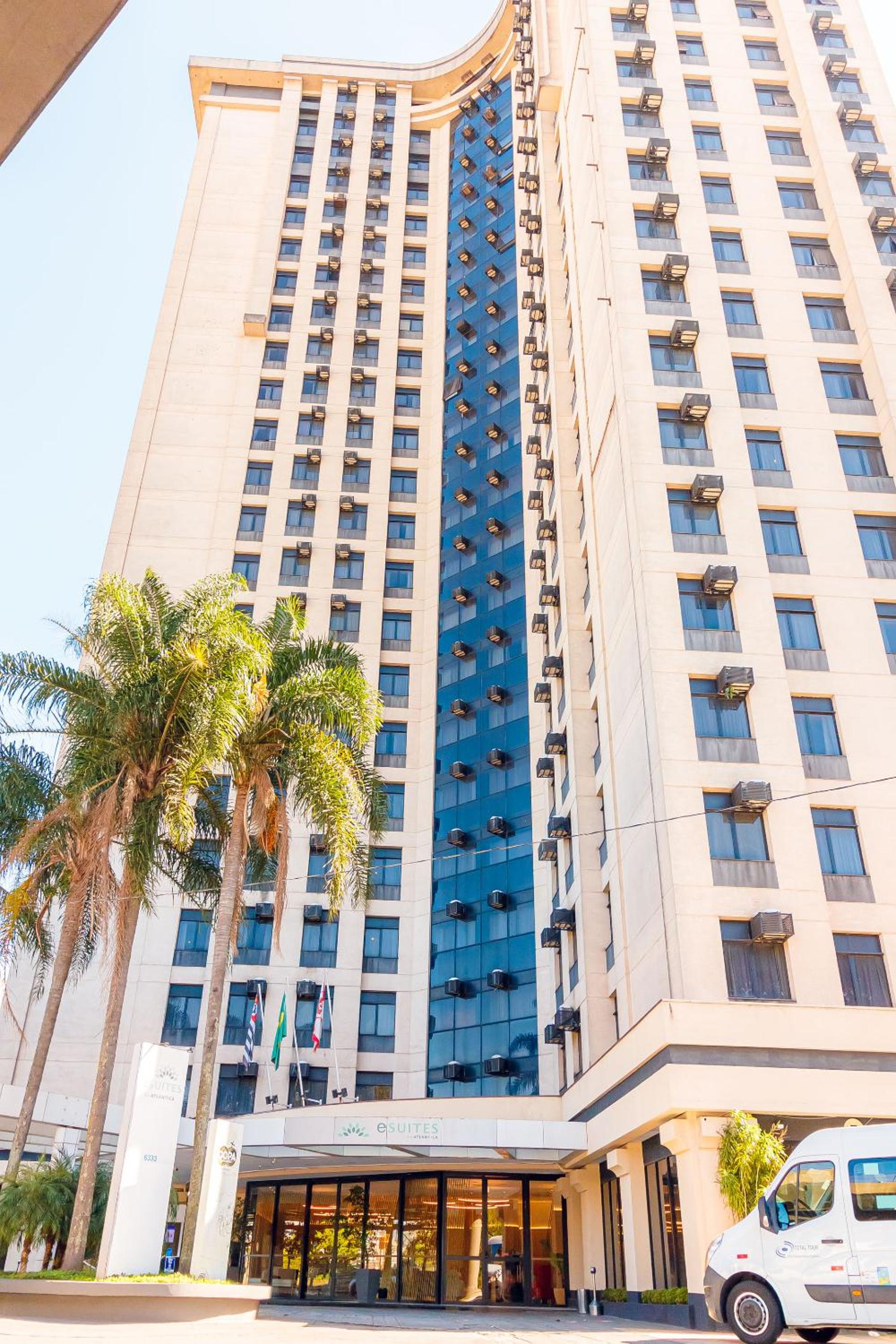 Hotel Flat Excelente em frente ao aeroporto de Congonhas - H602 - Image 1