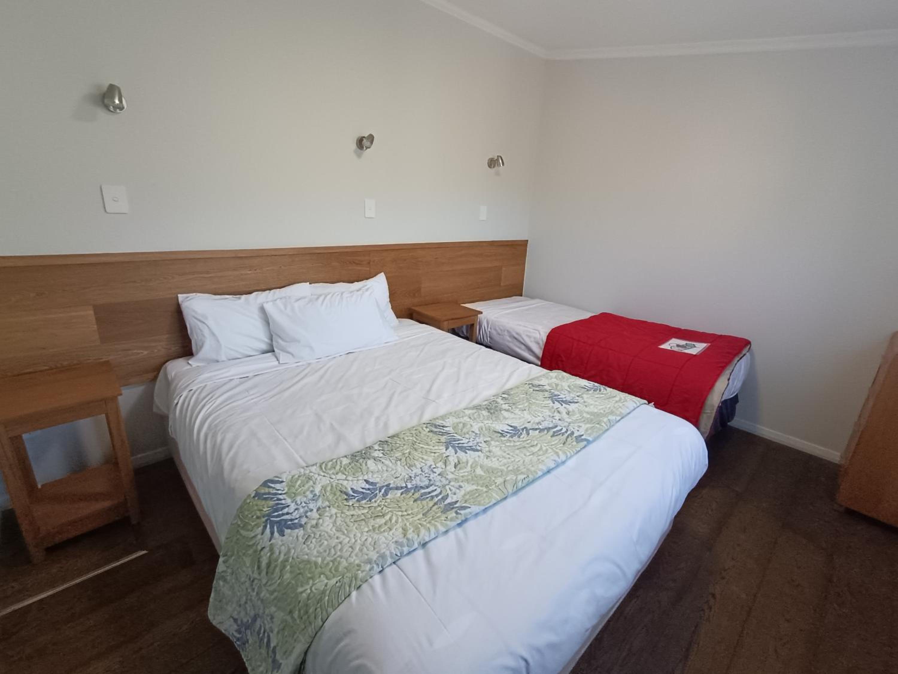 Bayfield Motel and Apartment