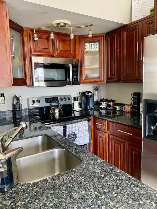 Cozy Downtown Condominium view 4