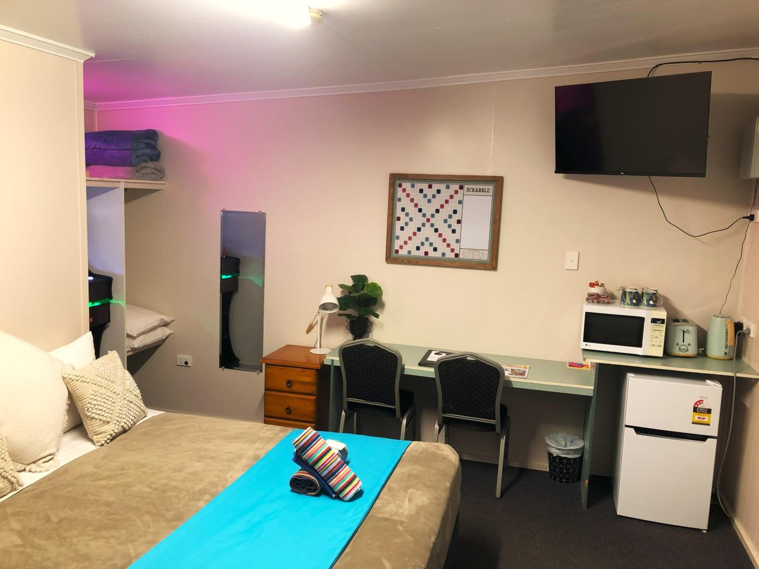 Acacia Motel
