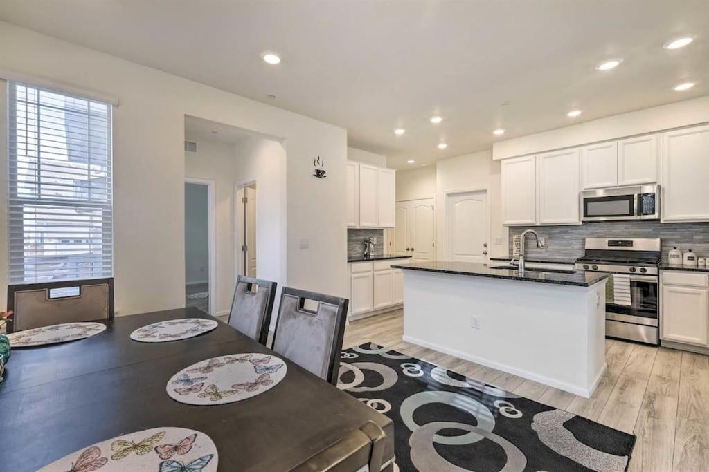 Charming 3BR Retreat - Perfect for Families! view 2