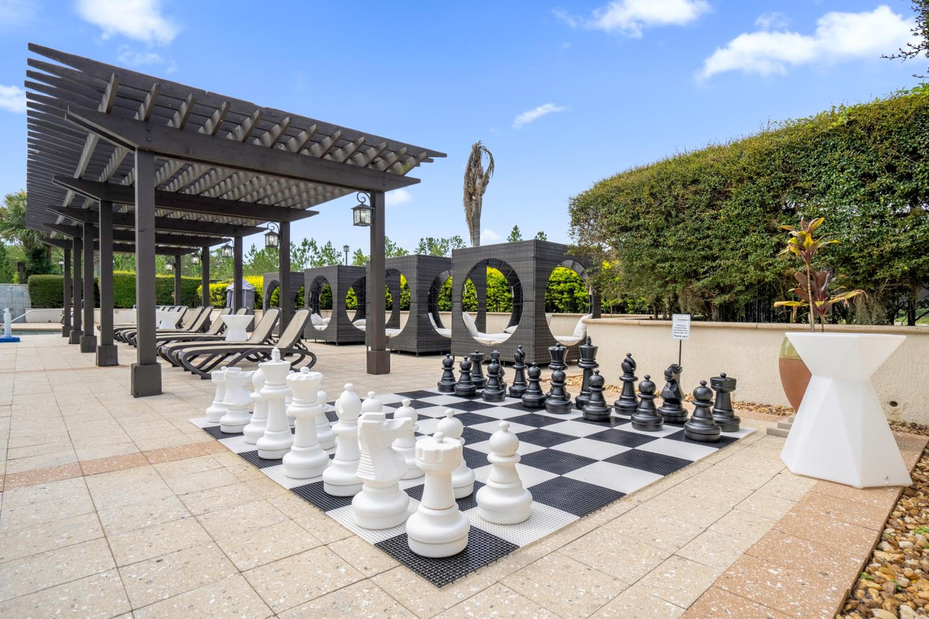 4BR Disney Family Townhouse Resort in Orlando - with Resort Pool, Gym, Games, & Jacuzzi