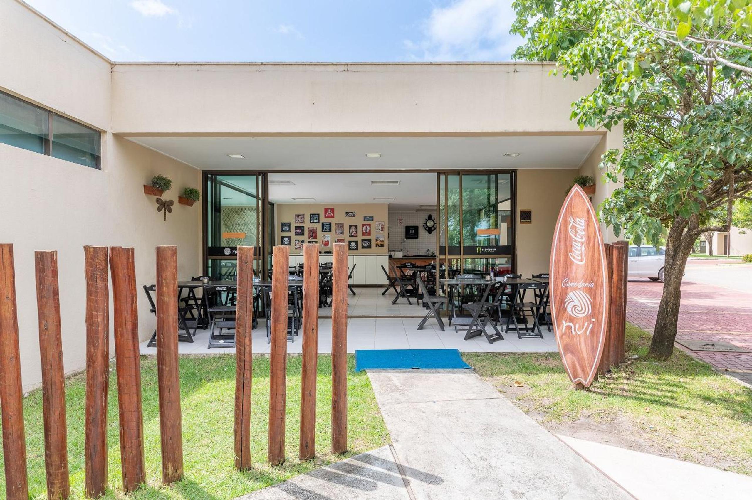 Nui Supreme Beach Living Muro Alto por Brevelar