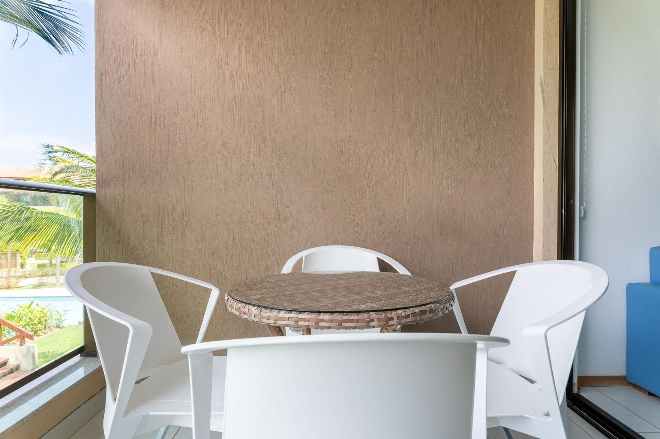 Nui Supreme Beach Living Muro Alto por Brevelar