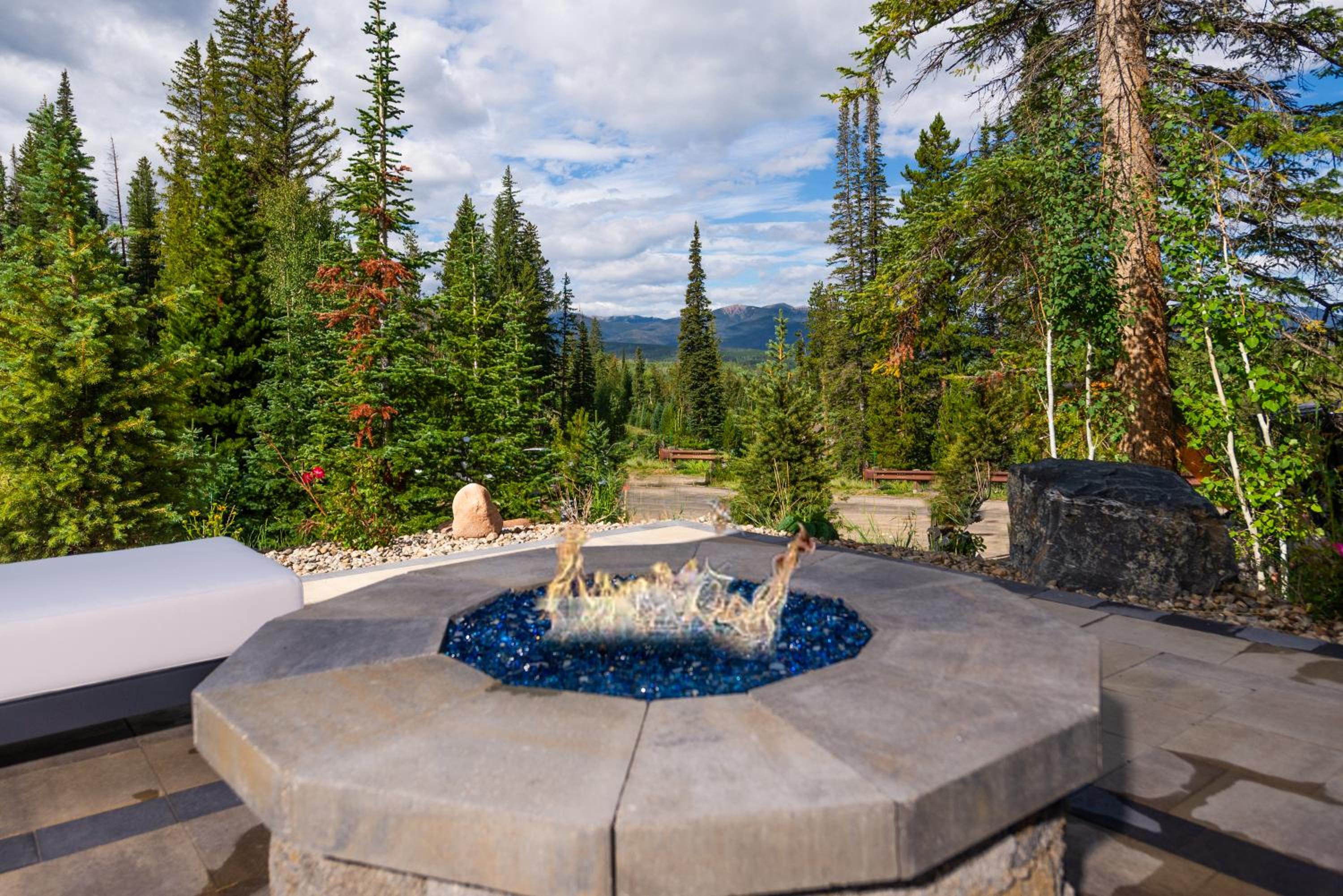 Cloud N9NE Chalet