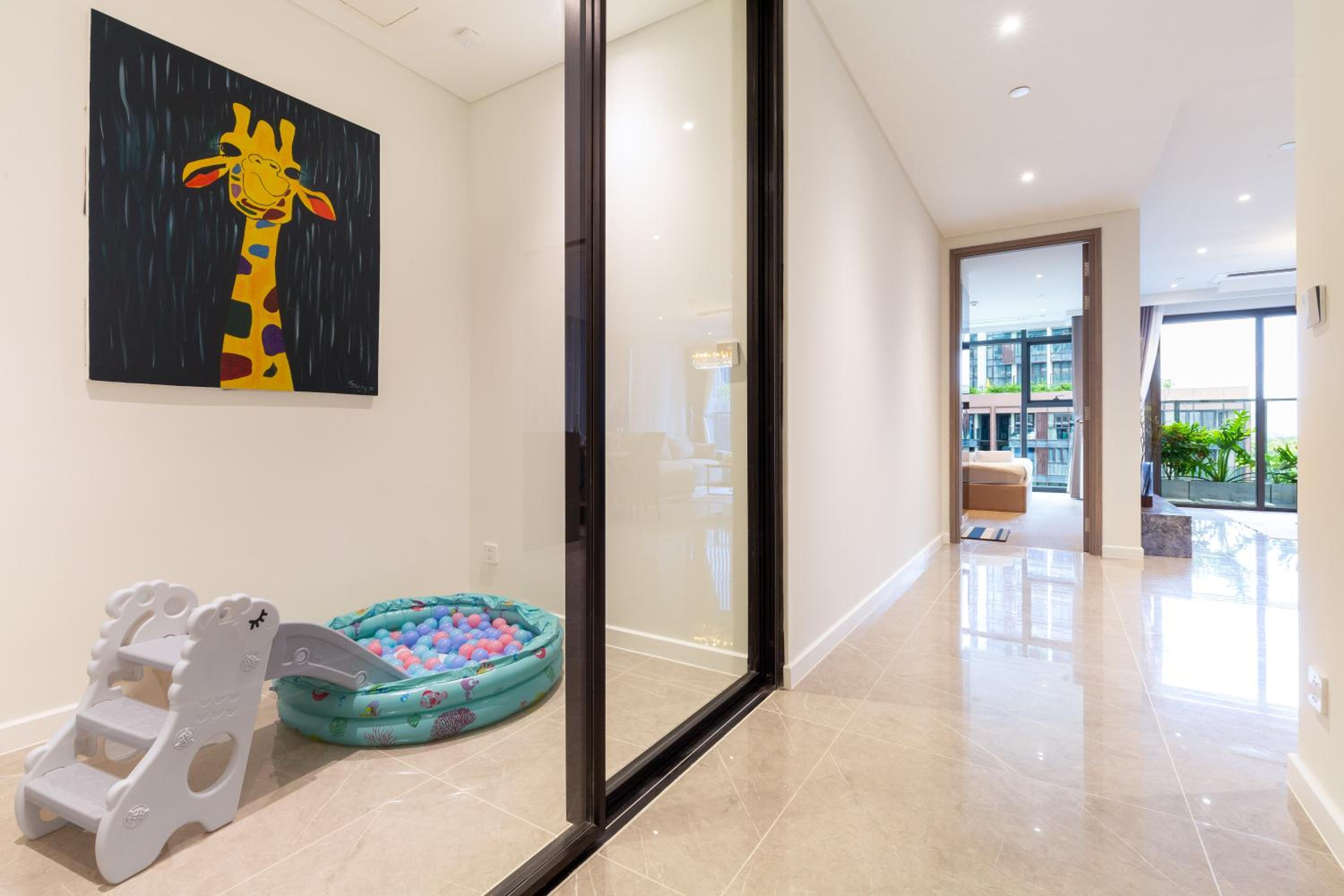 ZO Apartment Opera, Crest, Galleria -Central Saigon -Free POOL-GYM-SAUNA Room-YOGA Room