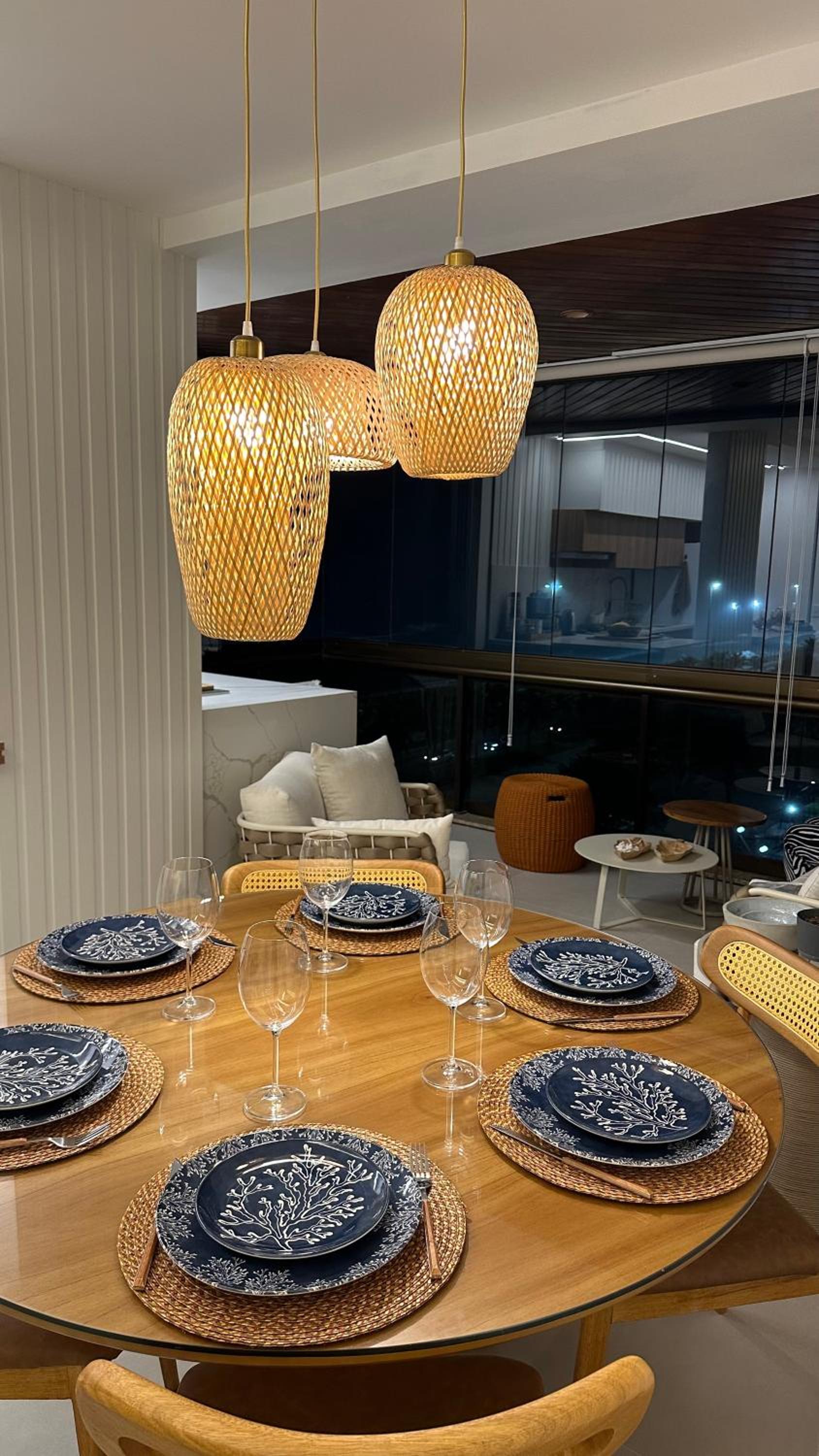 Lindo apto no melhor lugar da Barra da Tijuca! Com uma vista de tirar o fôlego, frente para o mar! Totalmente equipado e decorado ao lado dos melhores hoté