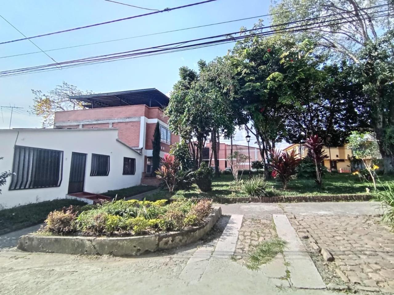 Casa familiar cerca a Parque Metropolitano del Café, Aeropuerto, Terminal de Transporte, Villa Olímpica, Estadio, Expofuturo