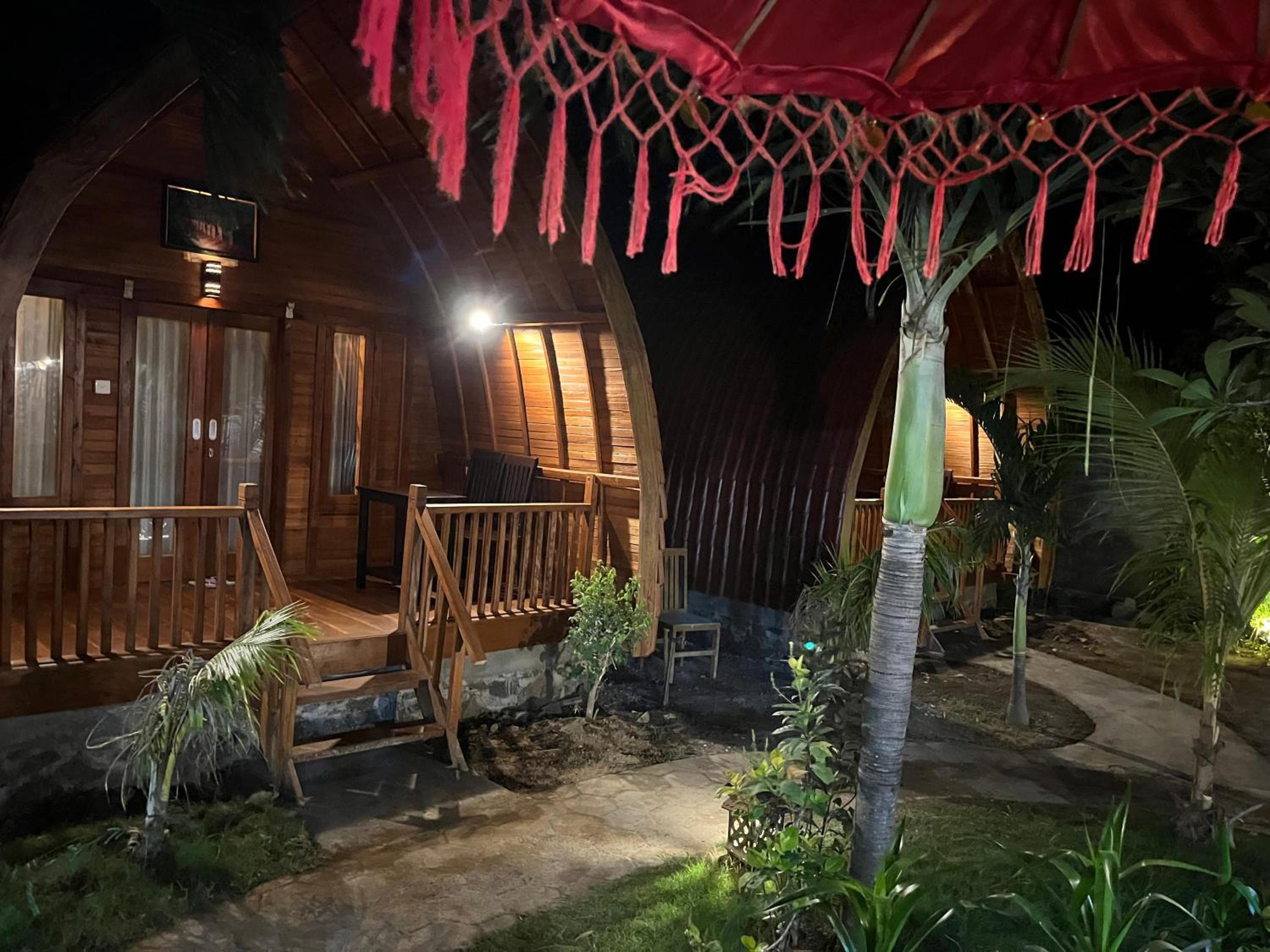 Made Taro - Menjangan Homestay, Banyuwedang - 11
