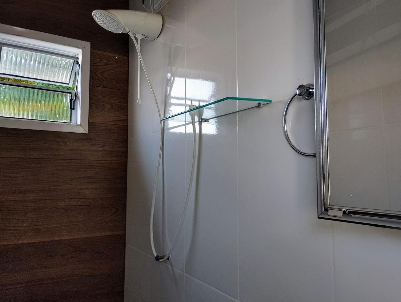 Aconchegante Microcasa Banheiro Privativo e Garagem Compartilhada
