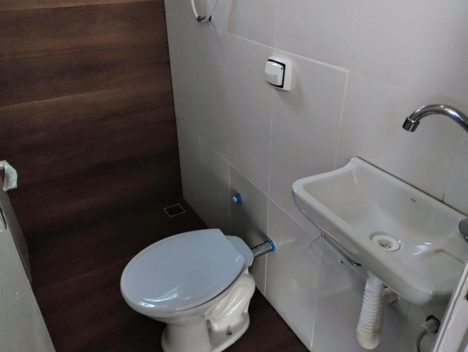 Aconchegante Microcasa Banheiro Privativo e Garagem Compartilhada
