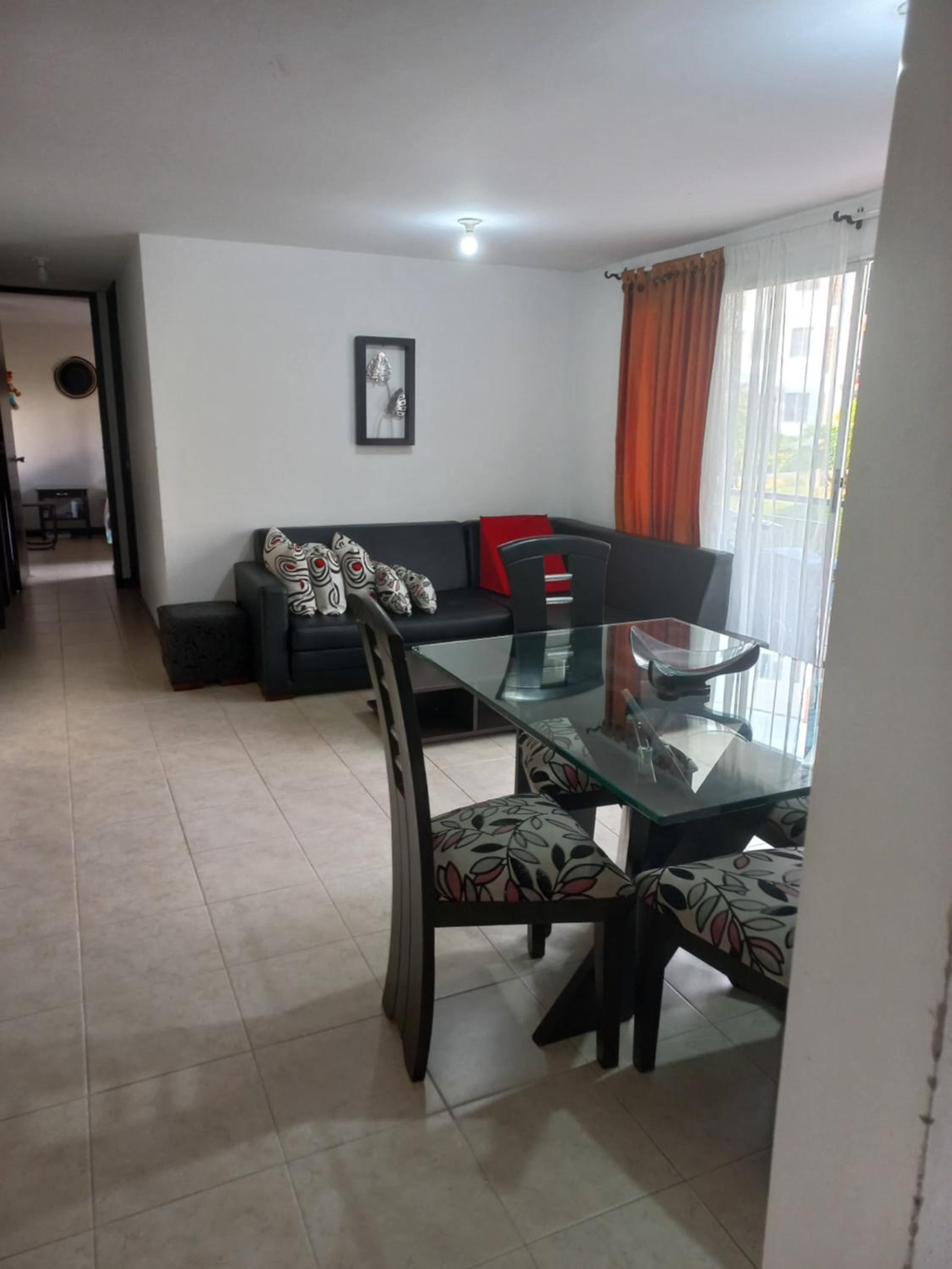 Apt hogareño, amplio 6 personas piscina, balcón, parqueadero,Excelente ubicación
