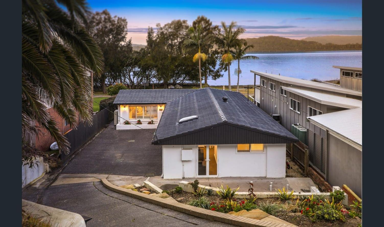 Stunning Waterfront Views 4BR in Idyllic Saratoga