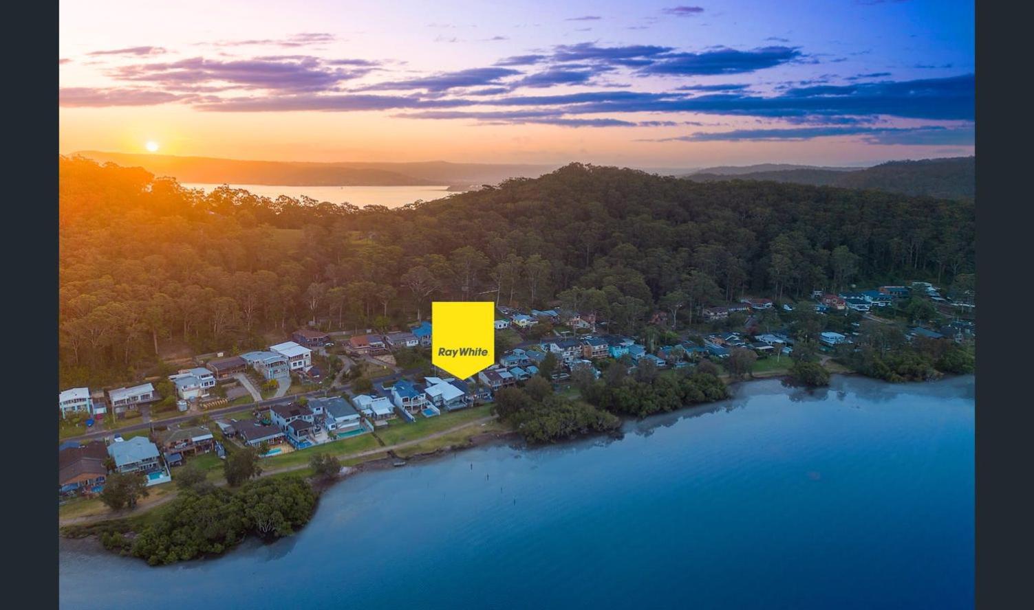 Stunning Waterfront Views 4BR in Idyllic Saratoga