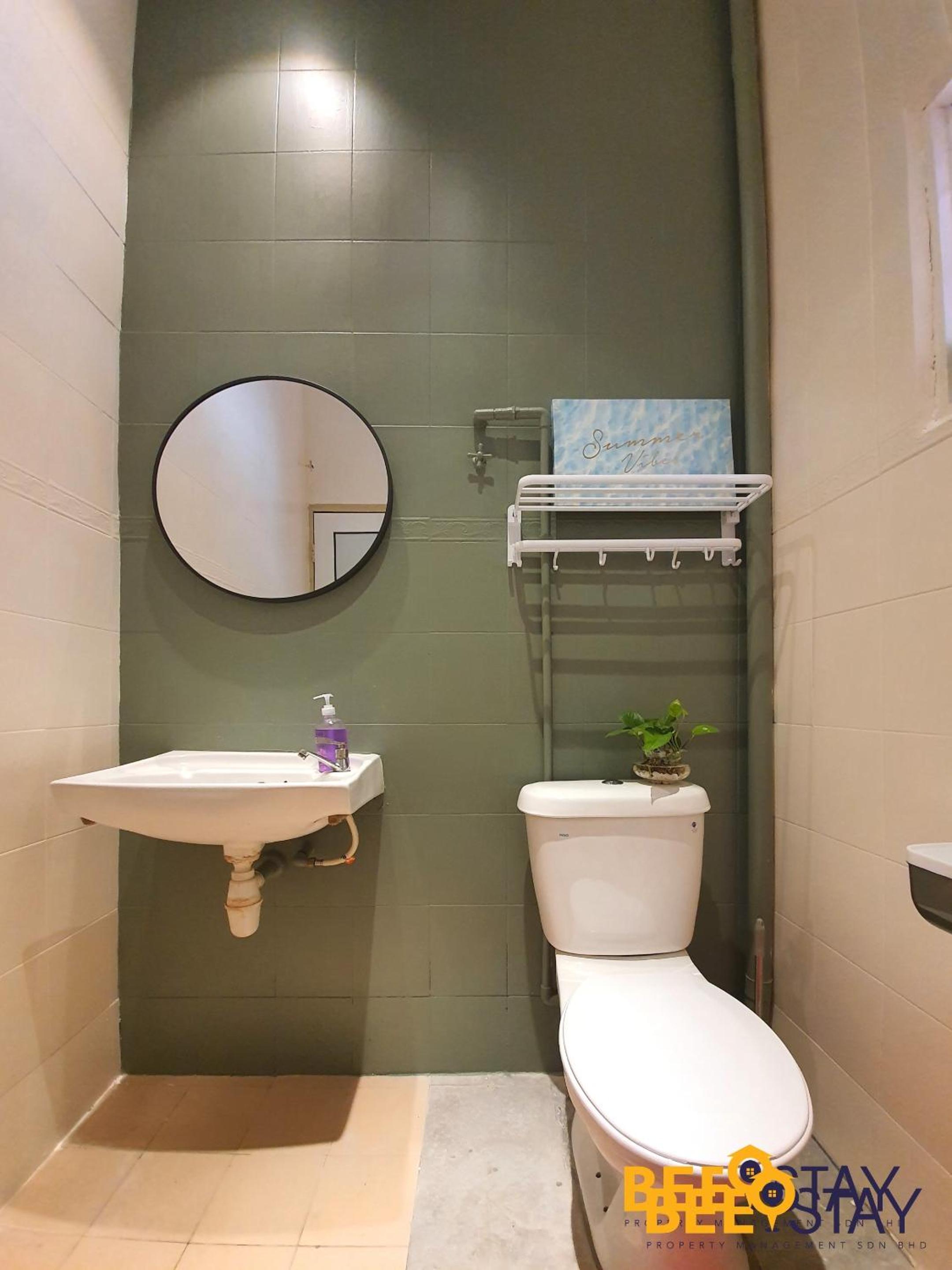 Jenjarom No 32 Modern Cozy Homestay for 4 Pax by Beestay