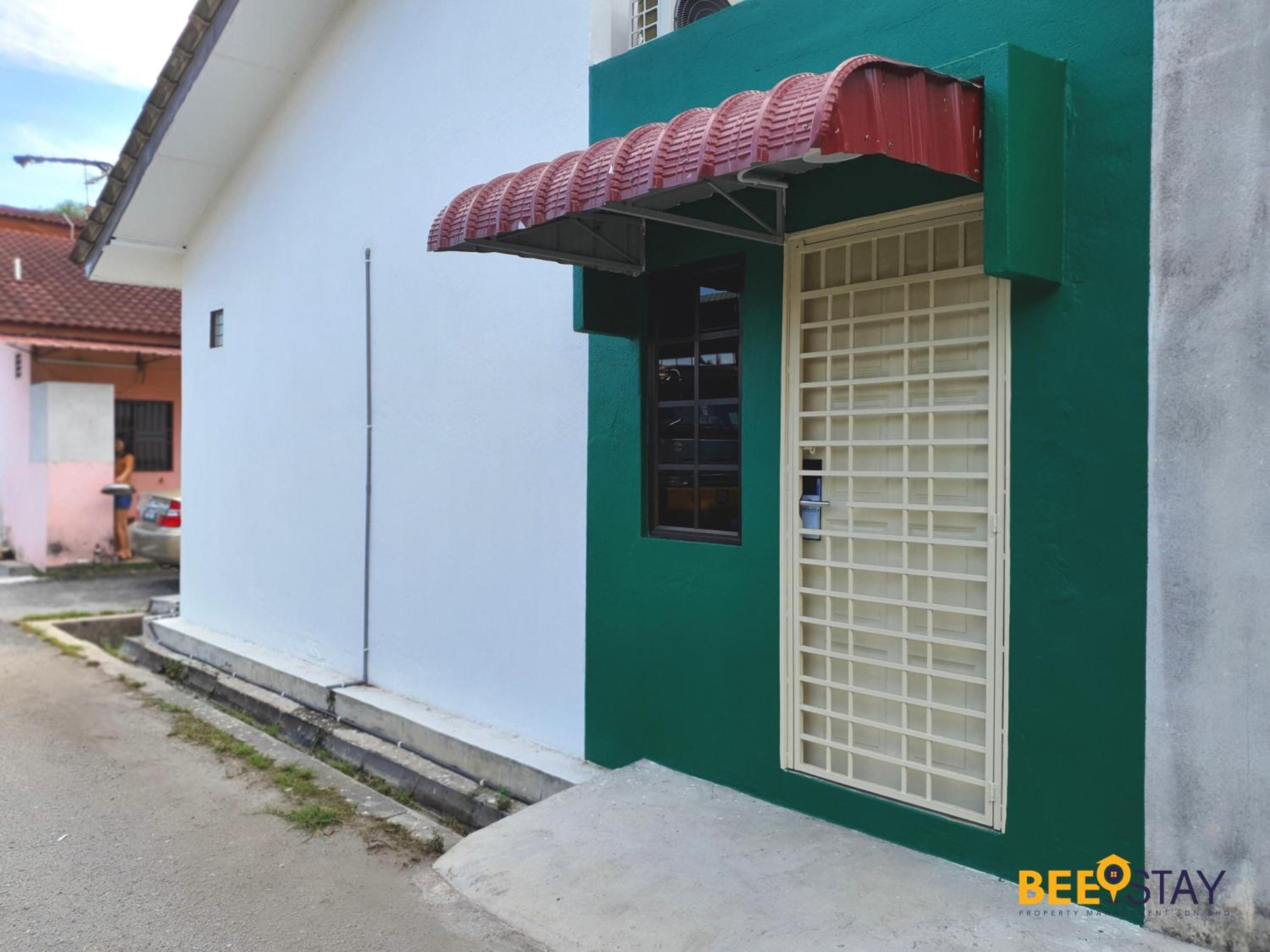 Jenjarom No 32 Modern Cozy Homestay for 4 Pax by Beestay